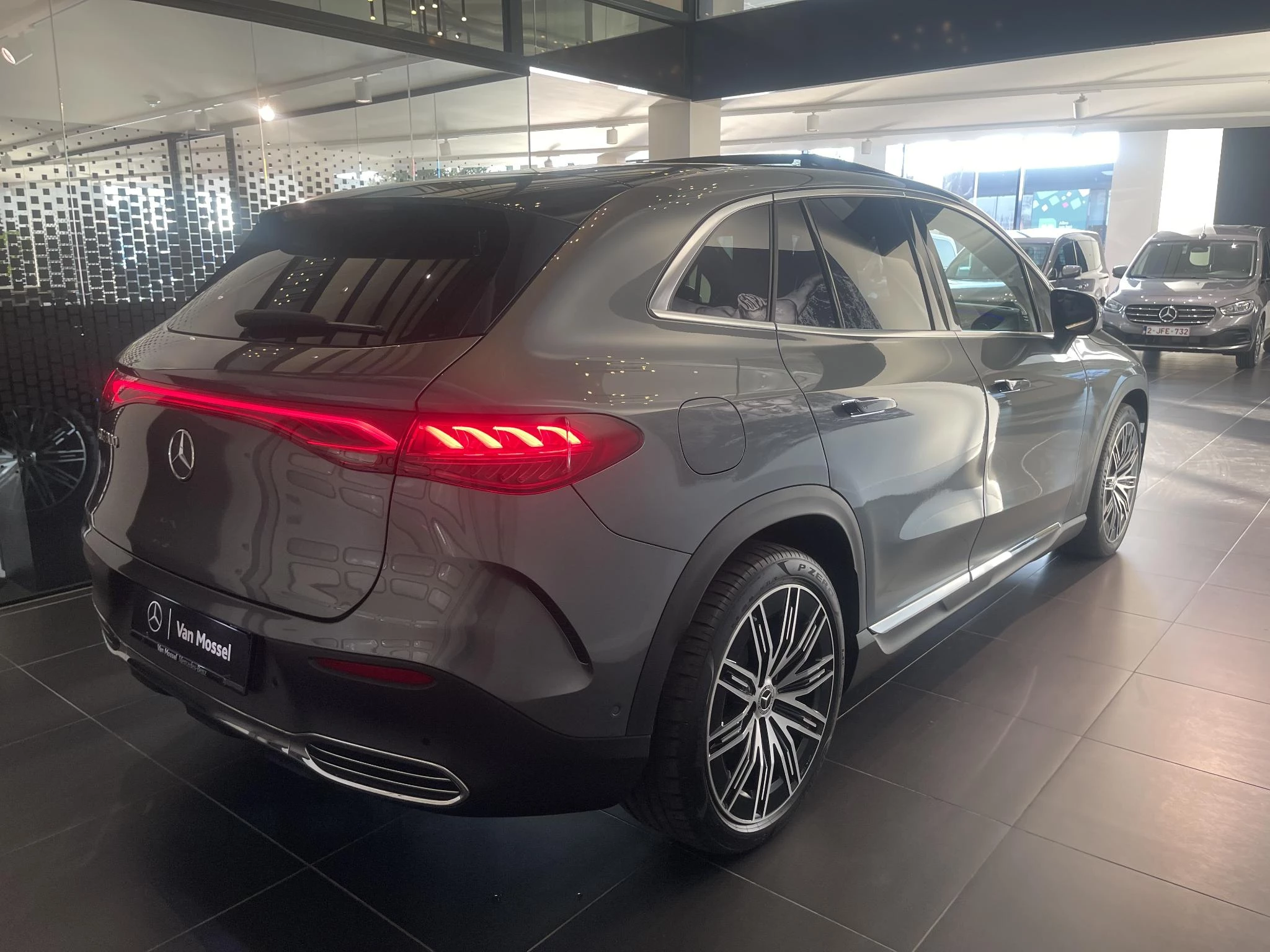 Mercedes-Benz-EQE-image-9