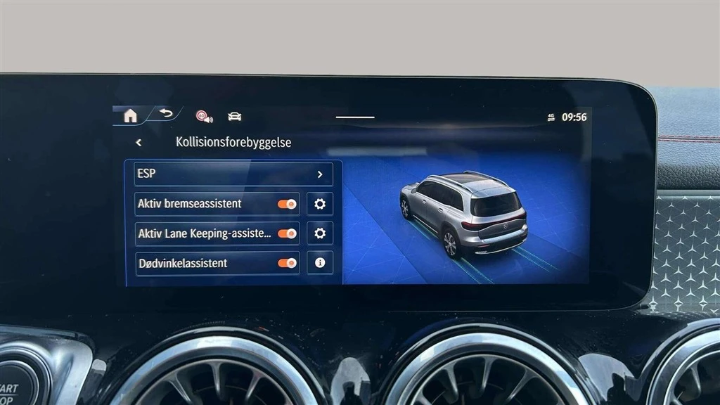 Mercedes-Benz-EQB-image-18