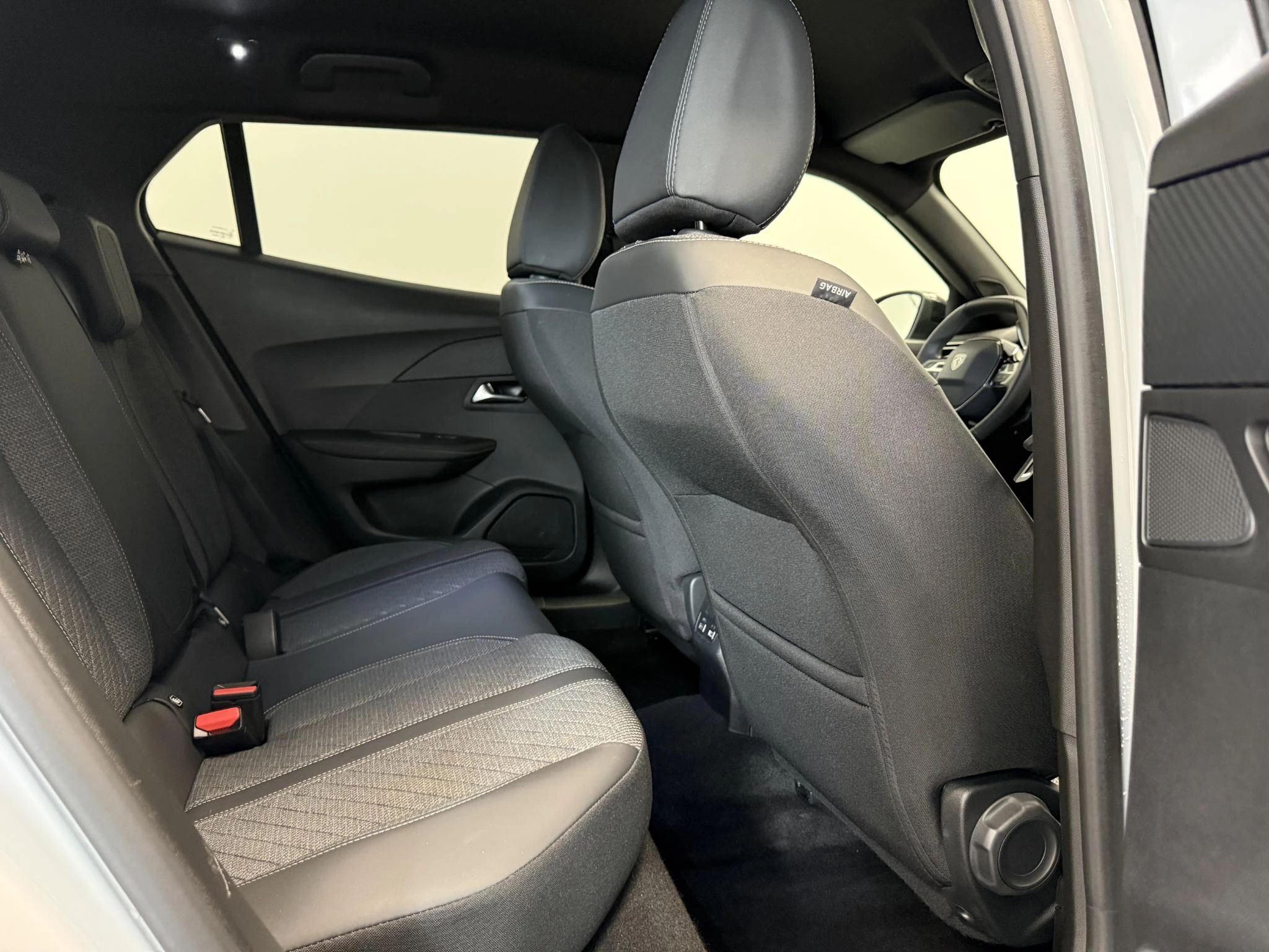 Peugeot-2008-image-12