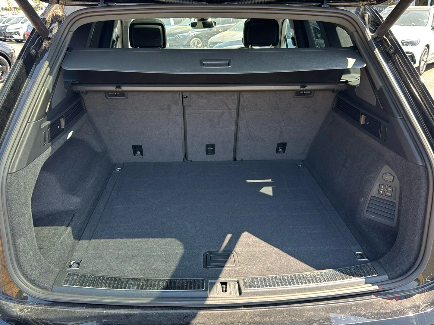 Volkswagen-Touareg-image-14