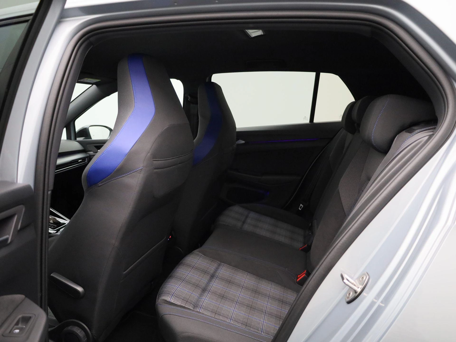 Volkswagen-Golf-image-9