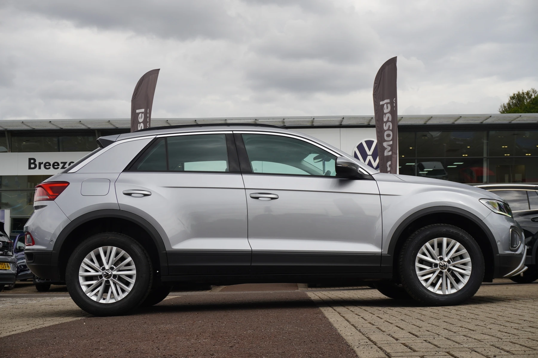 Volkswagen-T-Roc-image-3
