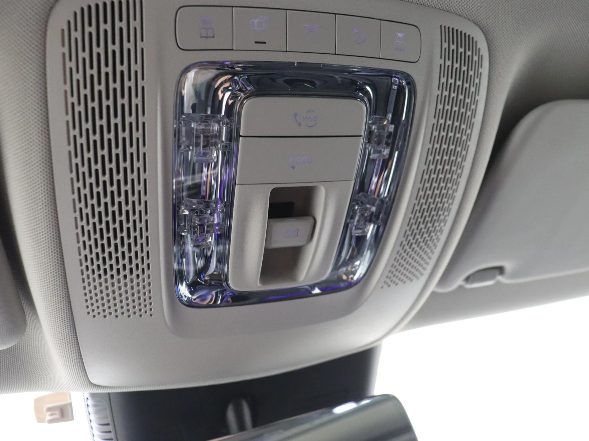 Mercedes-Benz-GLA-image-22