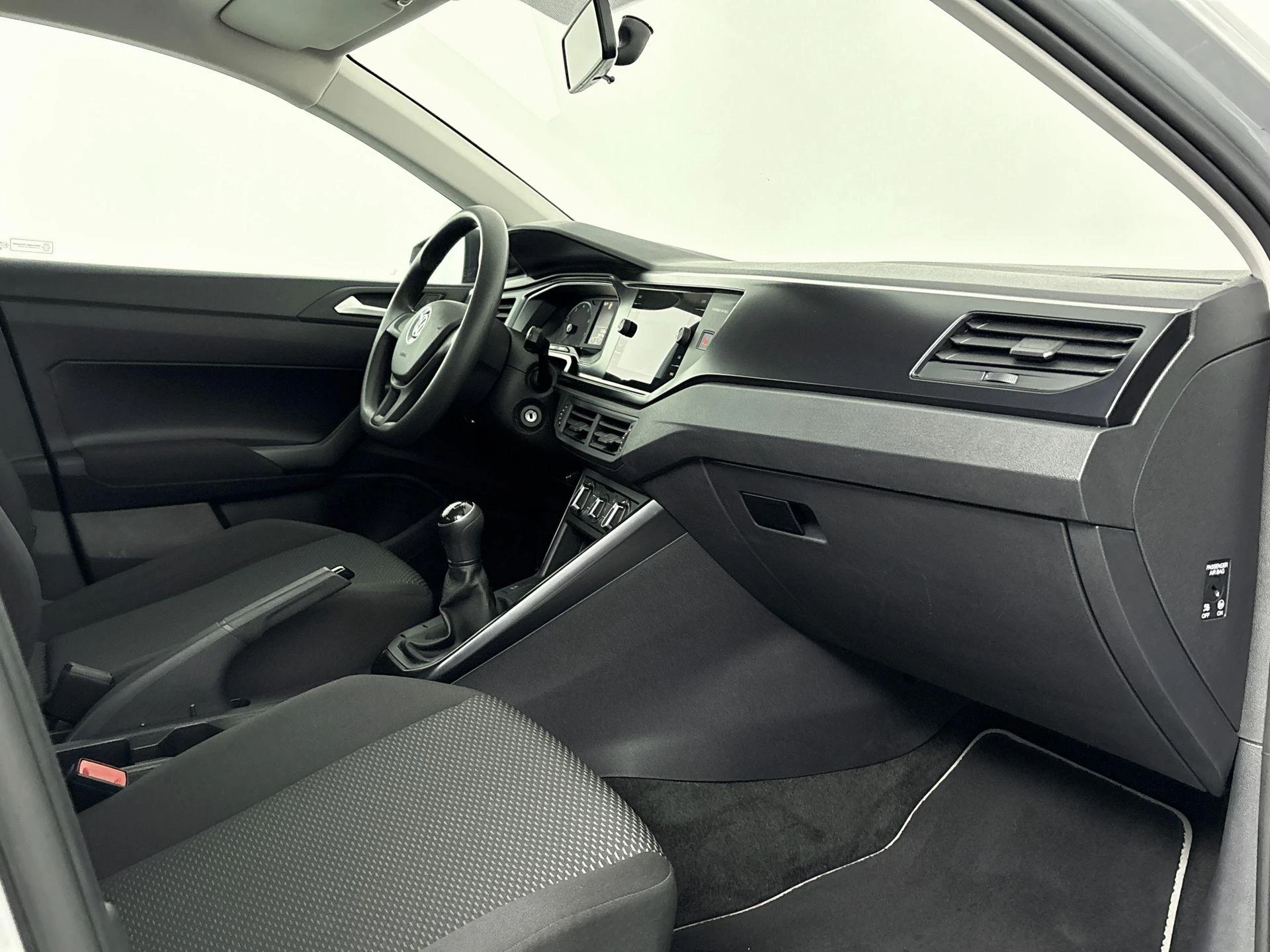 Volkswagen-Polo-image-7