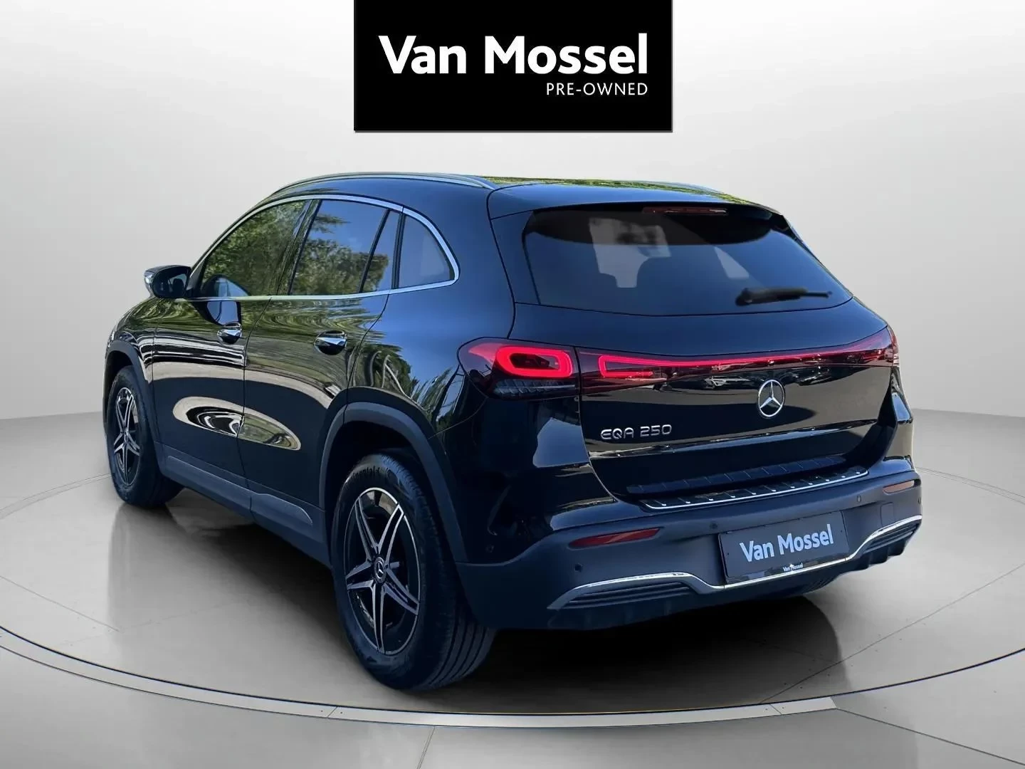 Mercedes-Benz-EQA-image-6