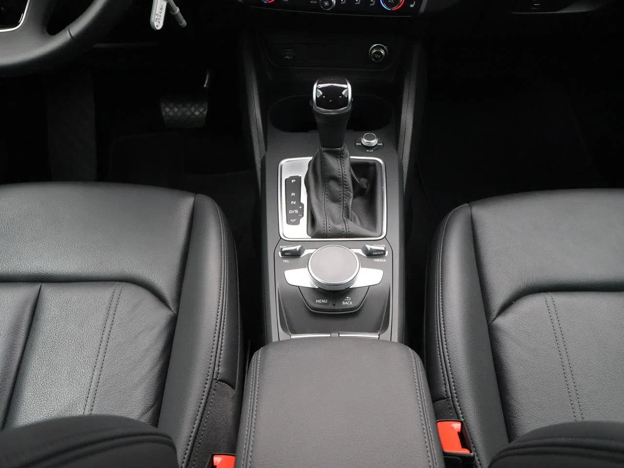 Audi Q2 35 TFSI Business Edition Advanced 150PK *AUTOMAAT*LEDER*CAMERA*CRUISE*PDC*VIRTUAL COCKPIT*AIRCO*ZETELVERWARMING*...*