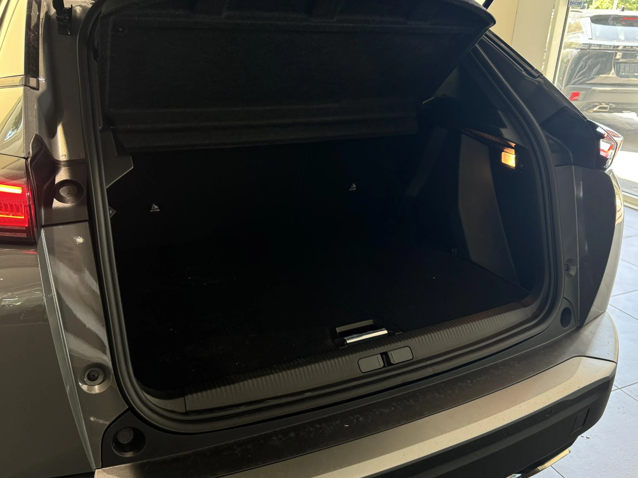 Peugeot 2008 1.2 Hybrid 145 GT