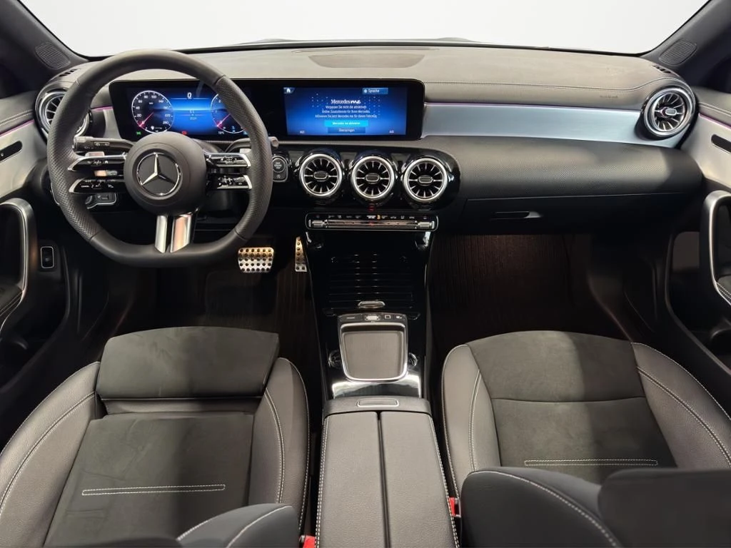 Mercedes-Benz-CLA 200 d-image-16