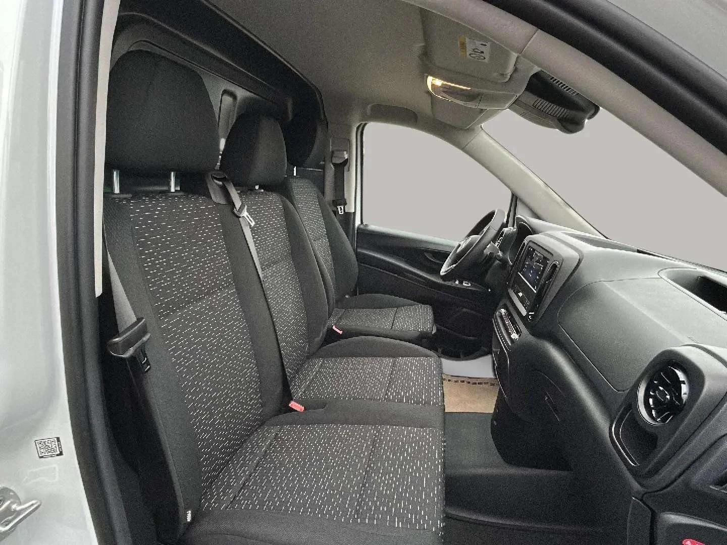 Mercedes-Benz-Vito-image-11
