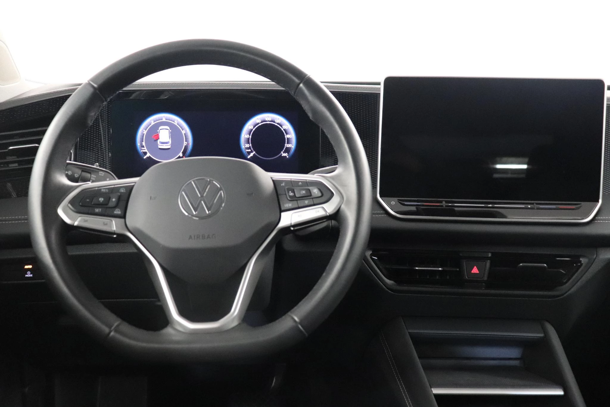 Volkswagen-Tiguan-image-16