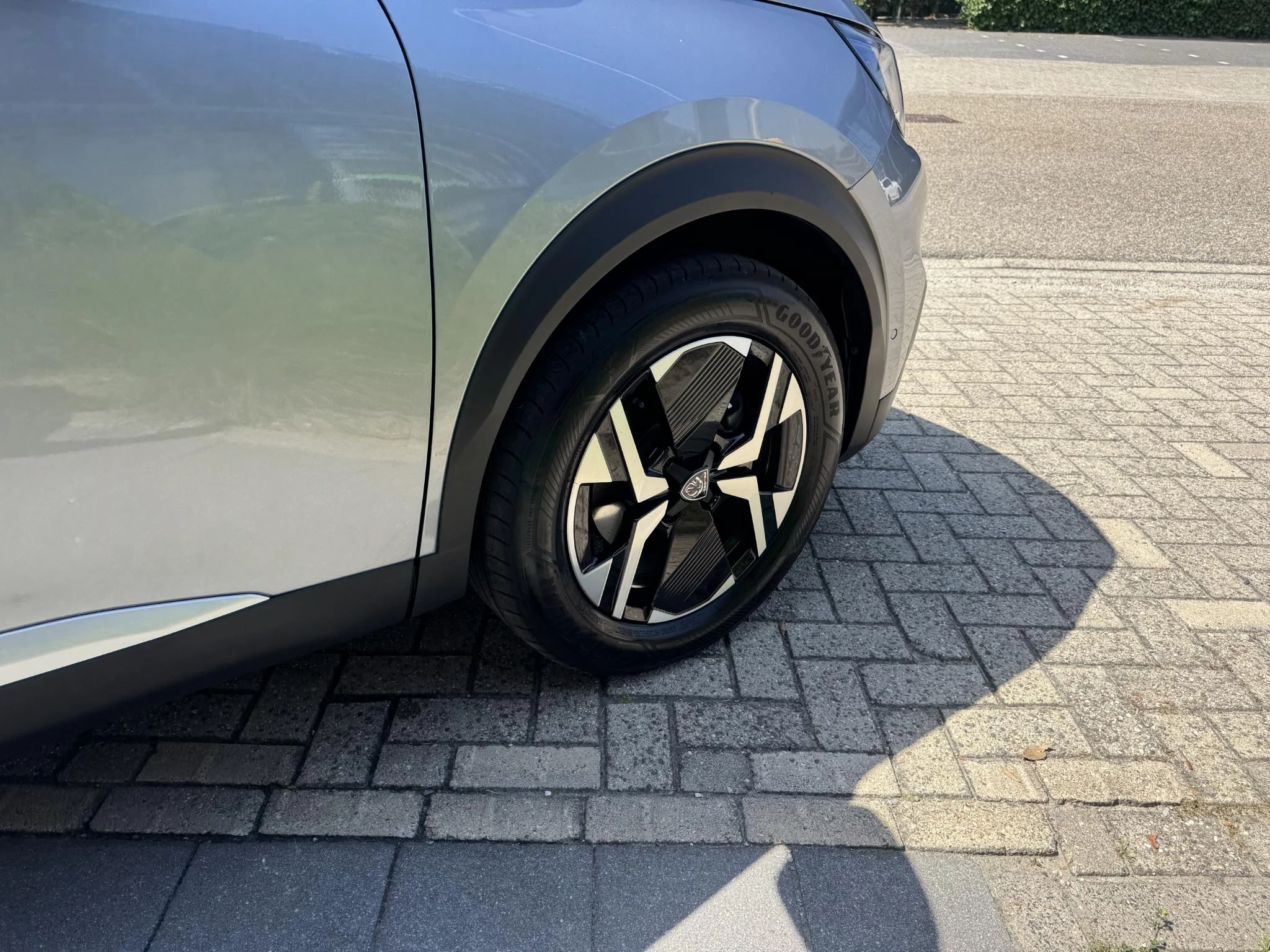 Peugeot-e-2008-image-14