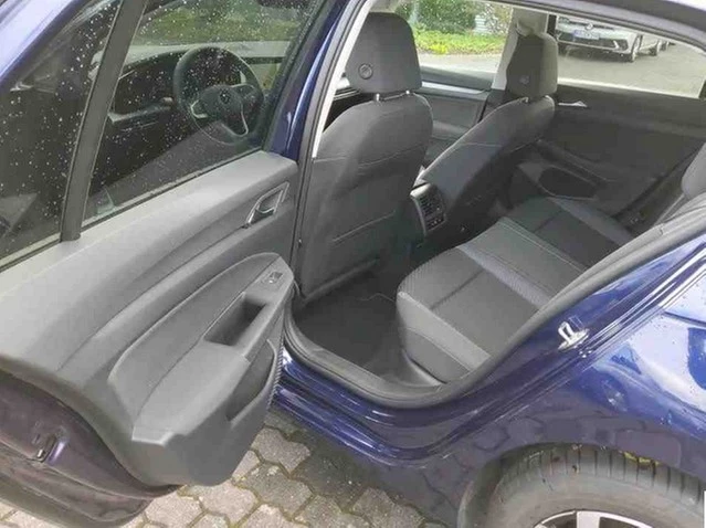 Volkswagen Golf 1.5 eTSI DSG Active Pano., IQ.Light, RFK, ACC, Navi., App-Con.,