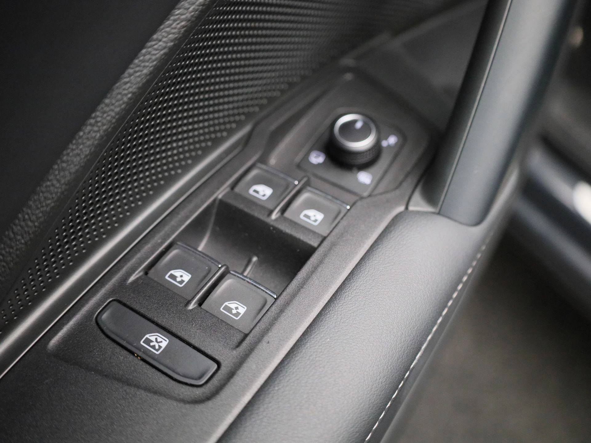 Volkswagen-Tiguan-image-38