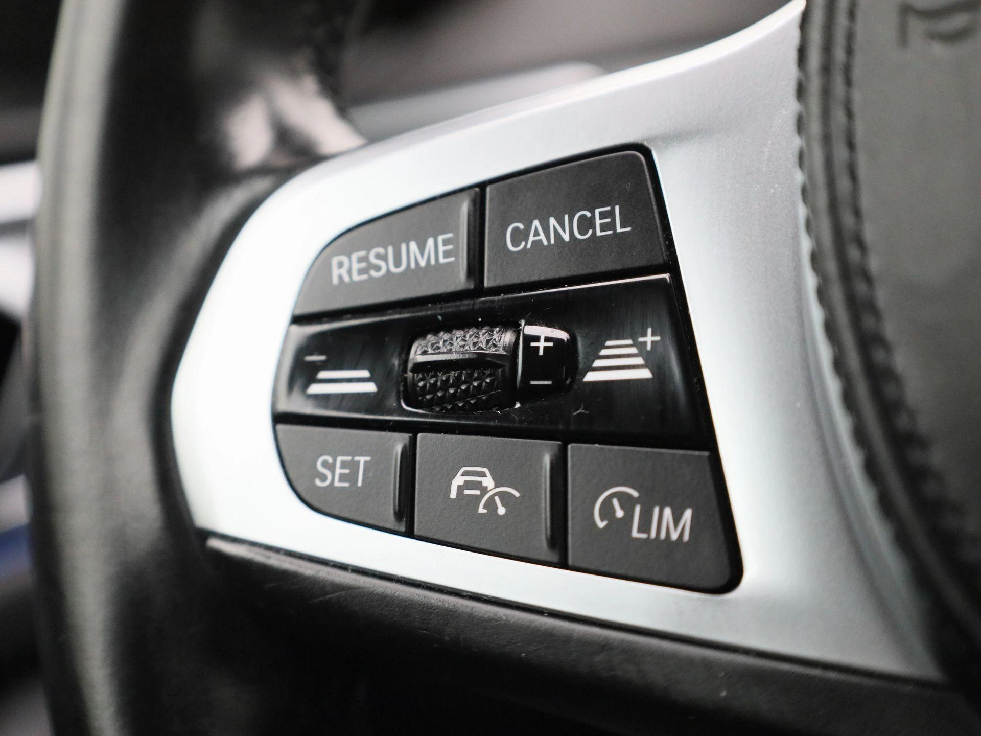 BMW-i4-image-19