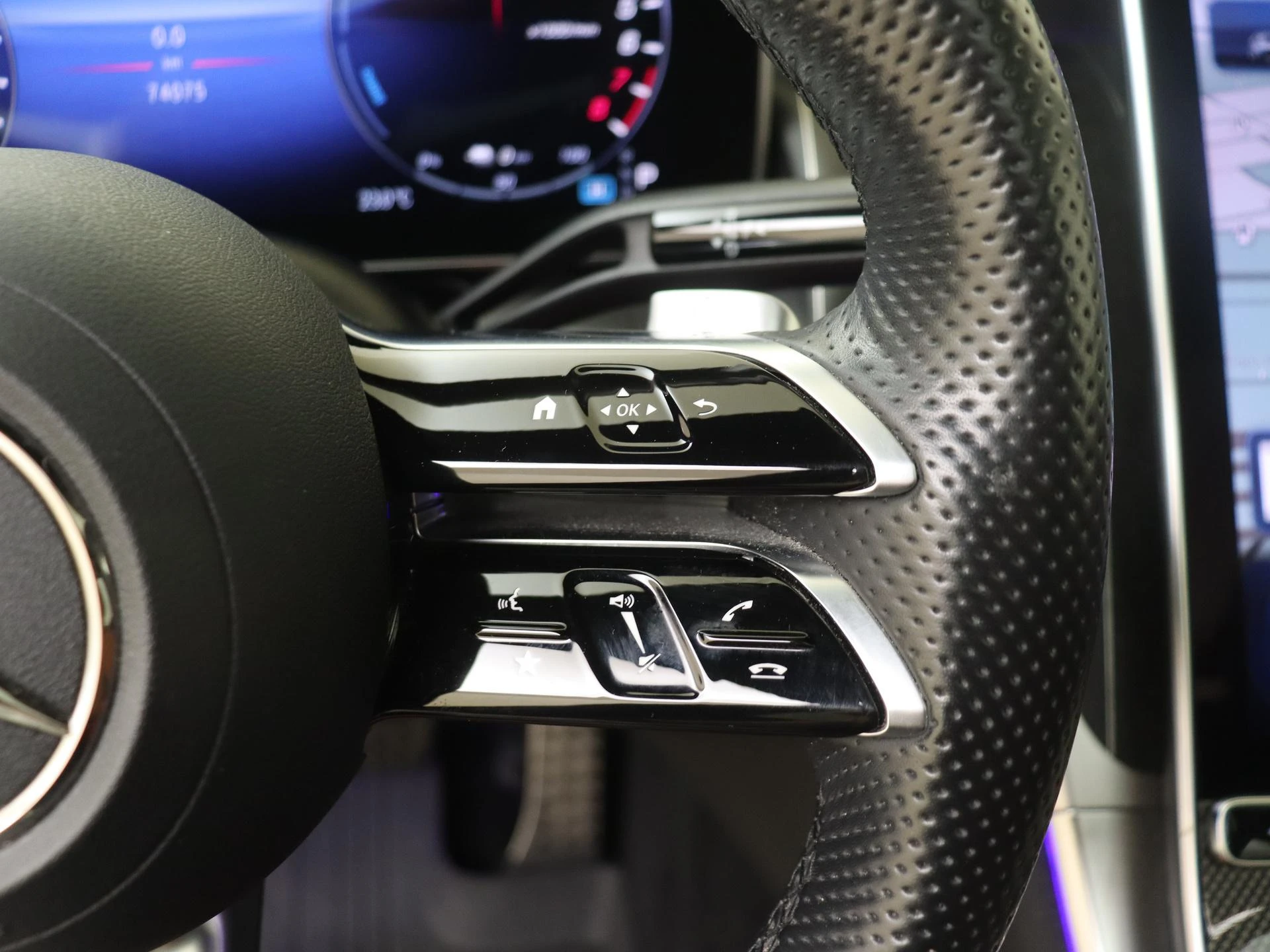 Mercedes-Benz-GLC-image-15