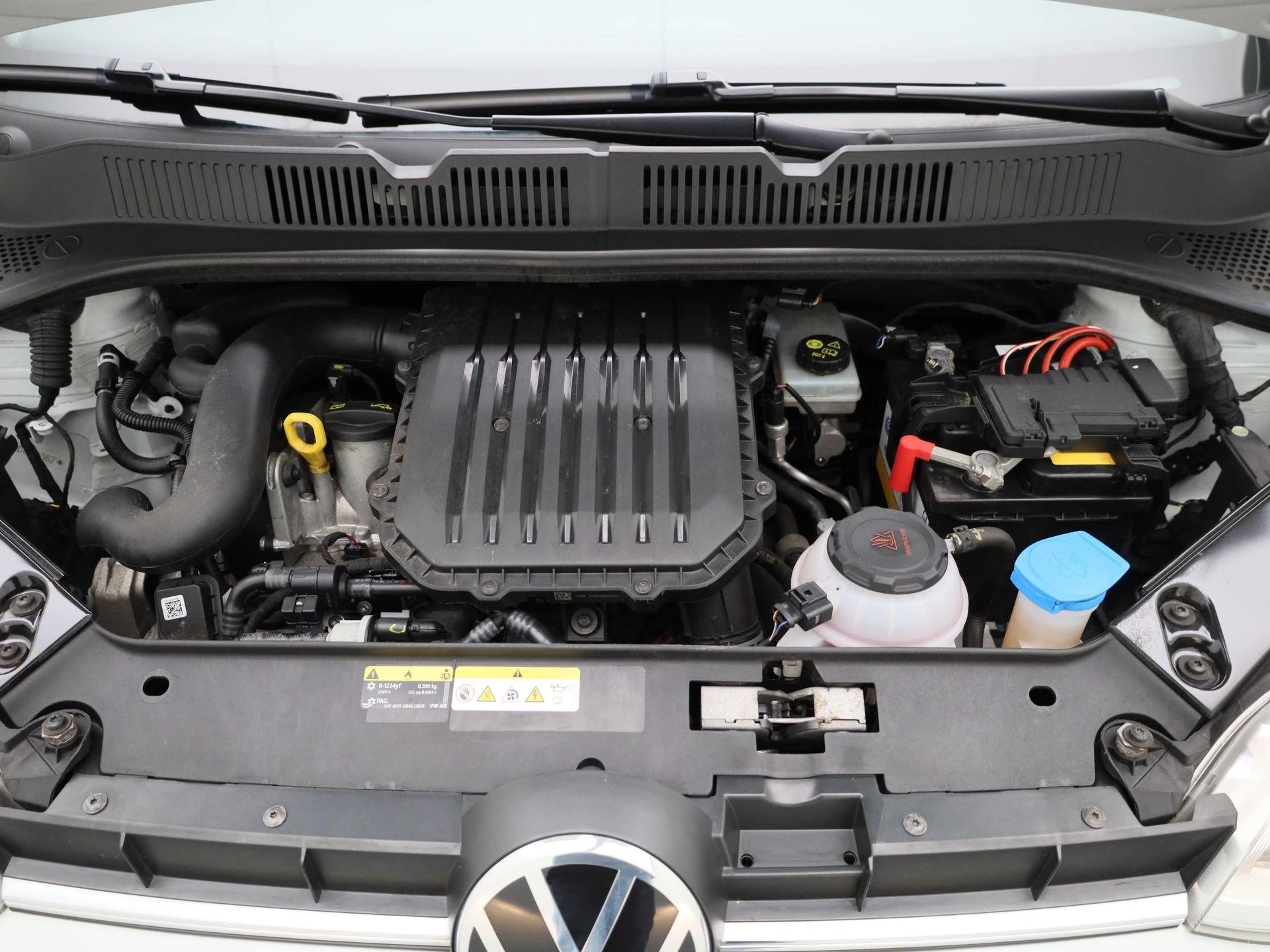 Volkswagen-up!-image-24