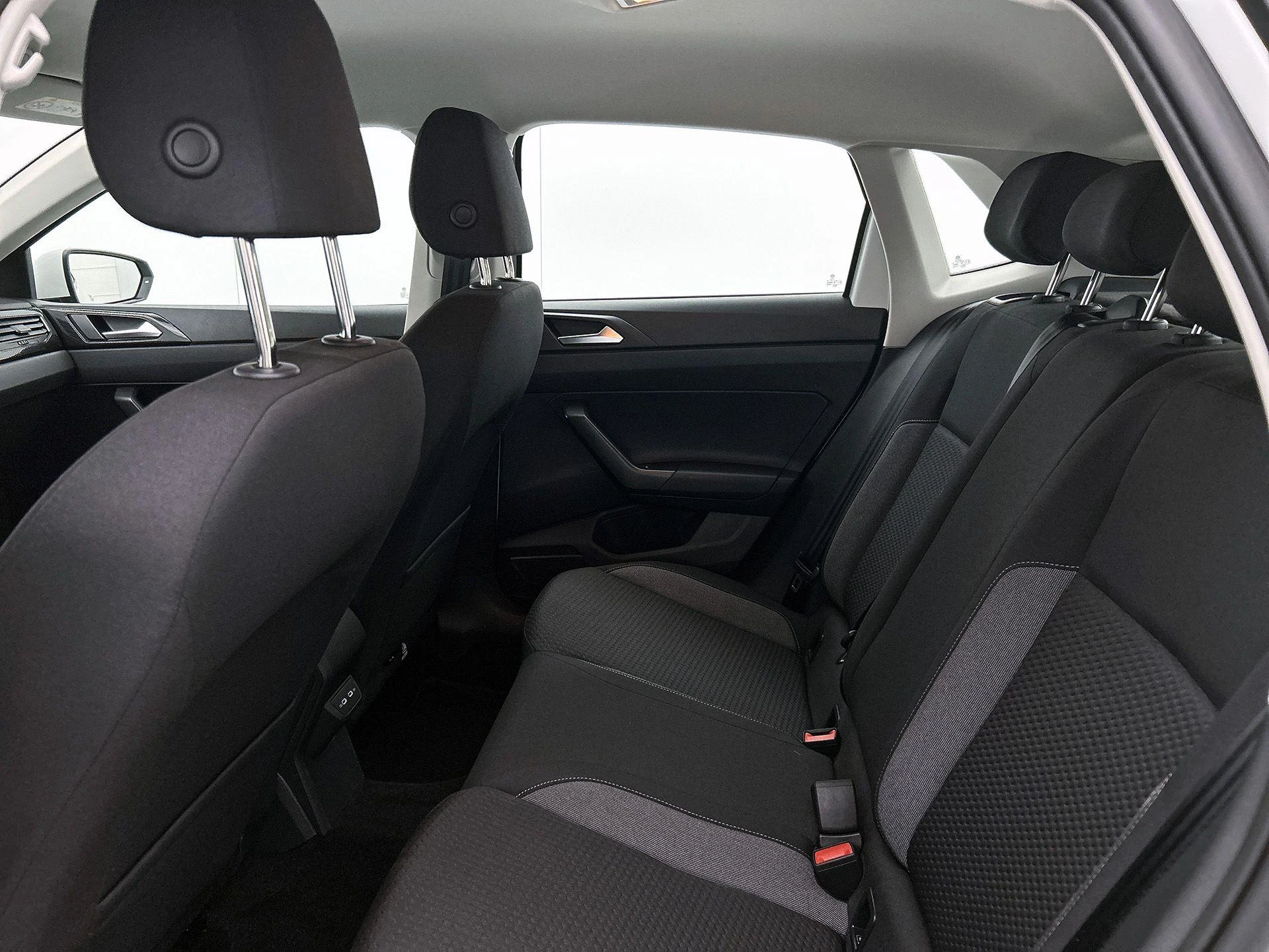 Volkswagen-Polo-image-25