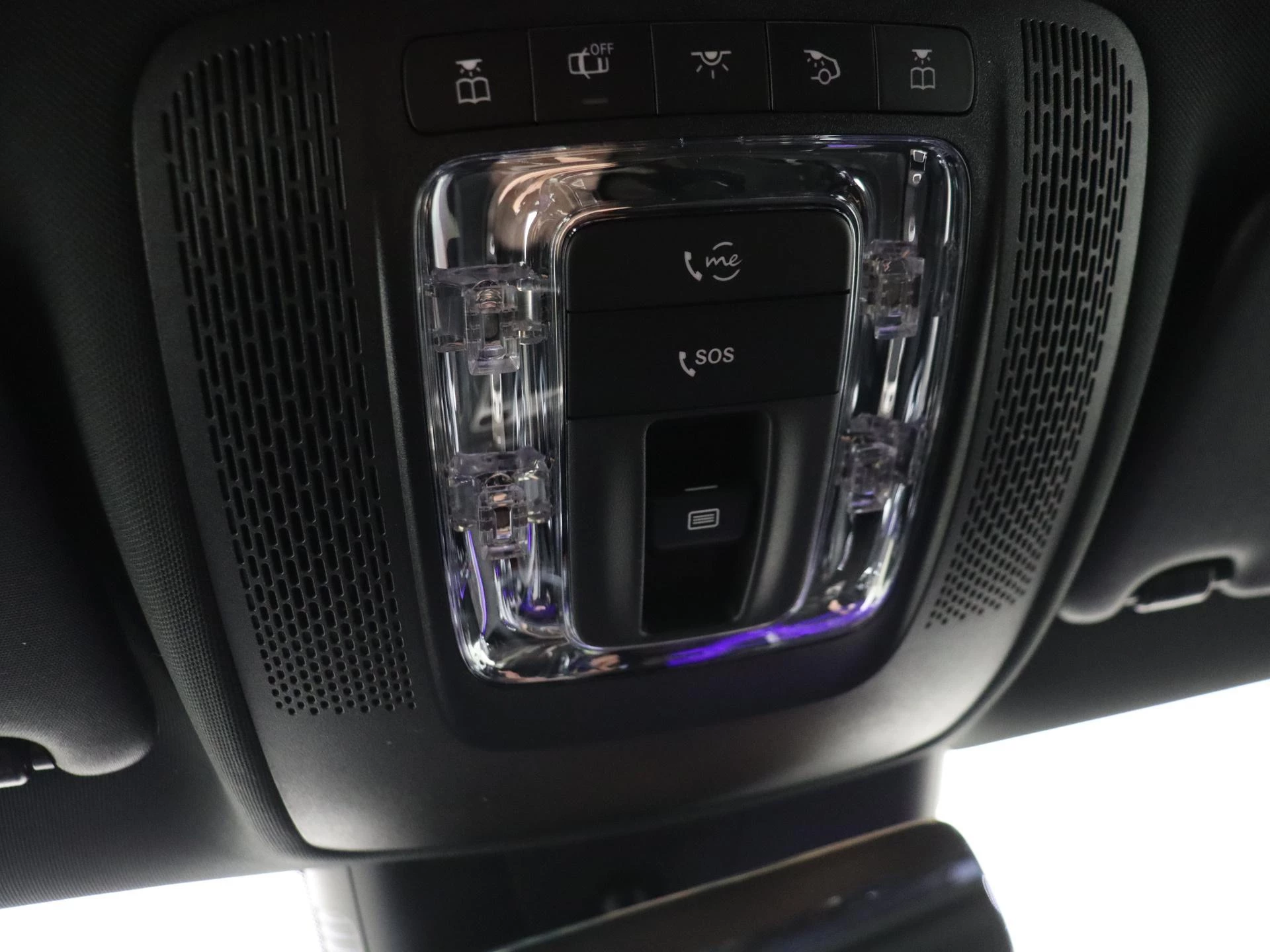 Mercedes-Benz-CLA-image-23