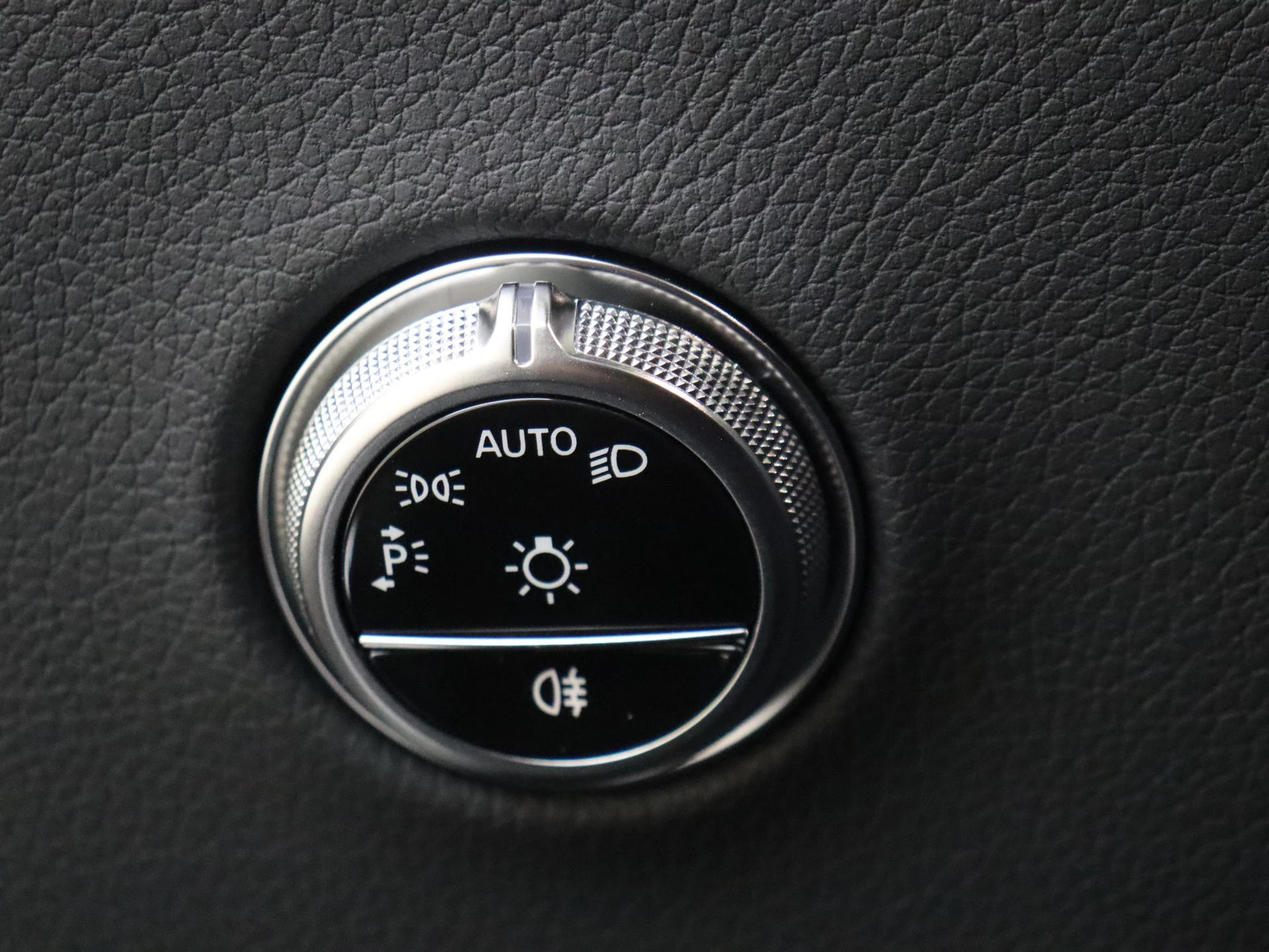 Mercedes-Benz-GLC-image-22