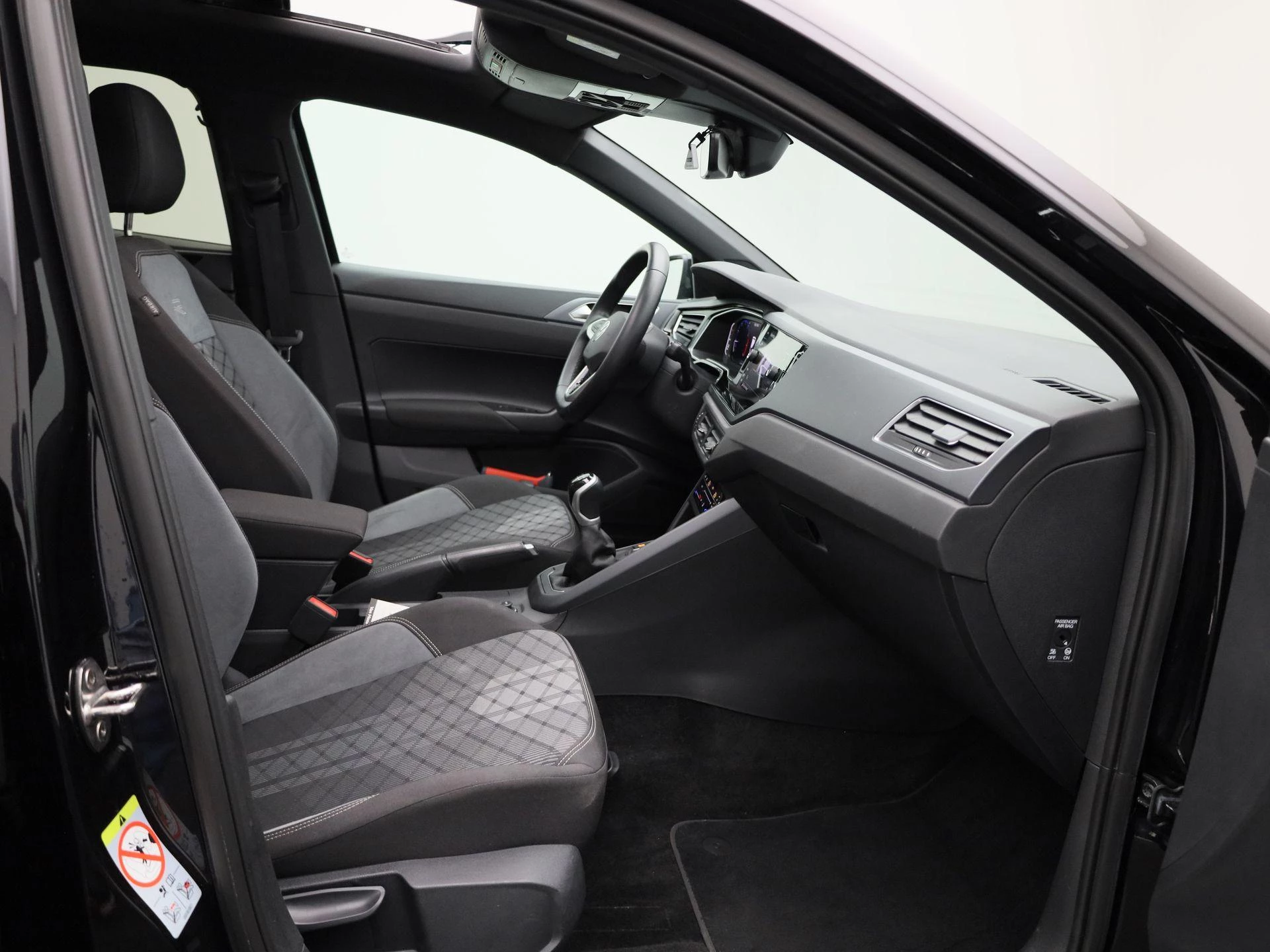 Volkswagen-Polo-image-36