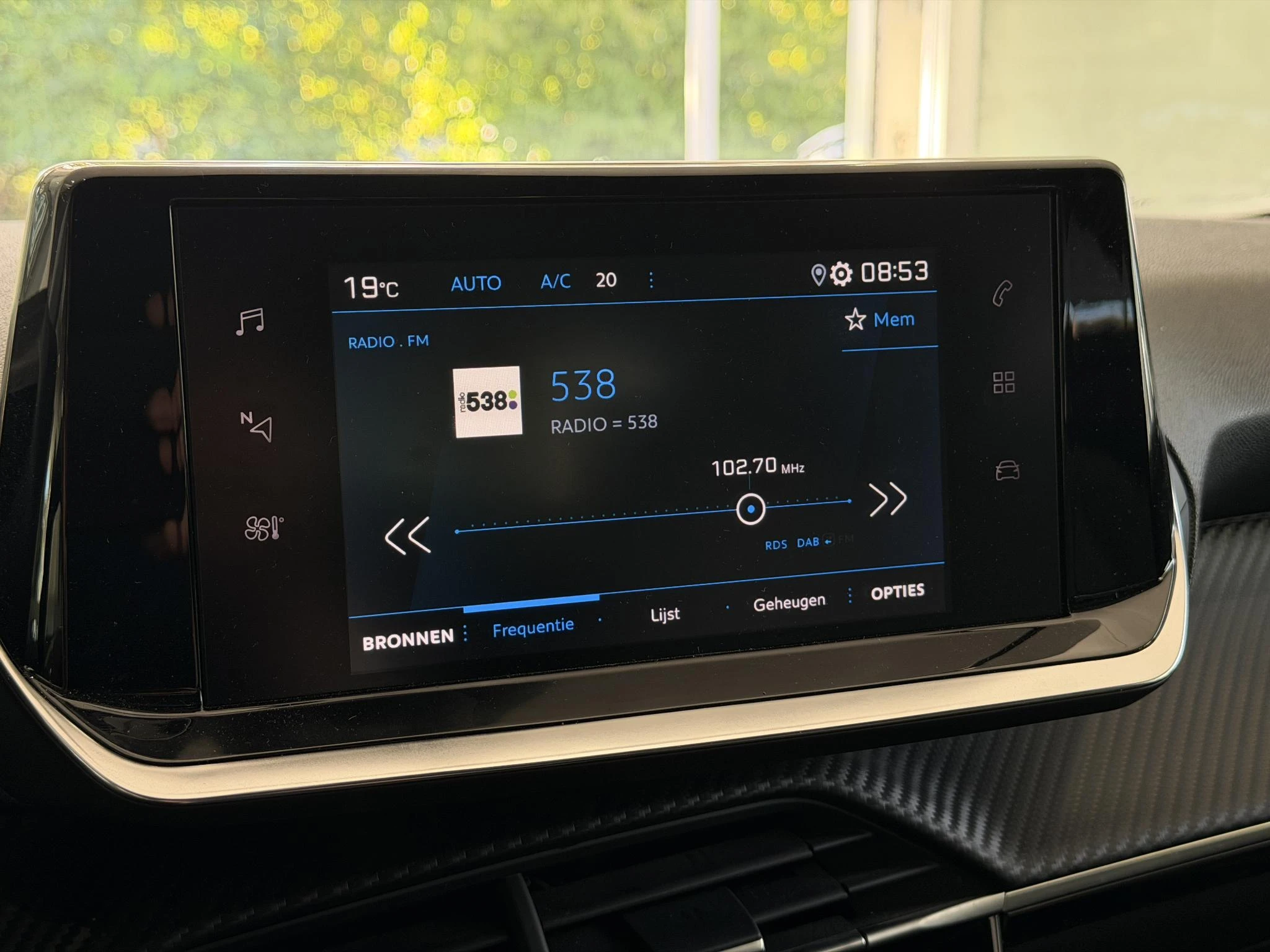 Peugeot-208-image-12