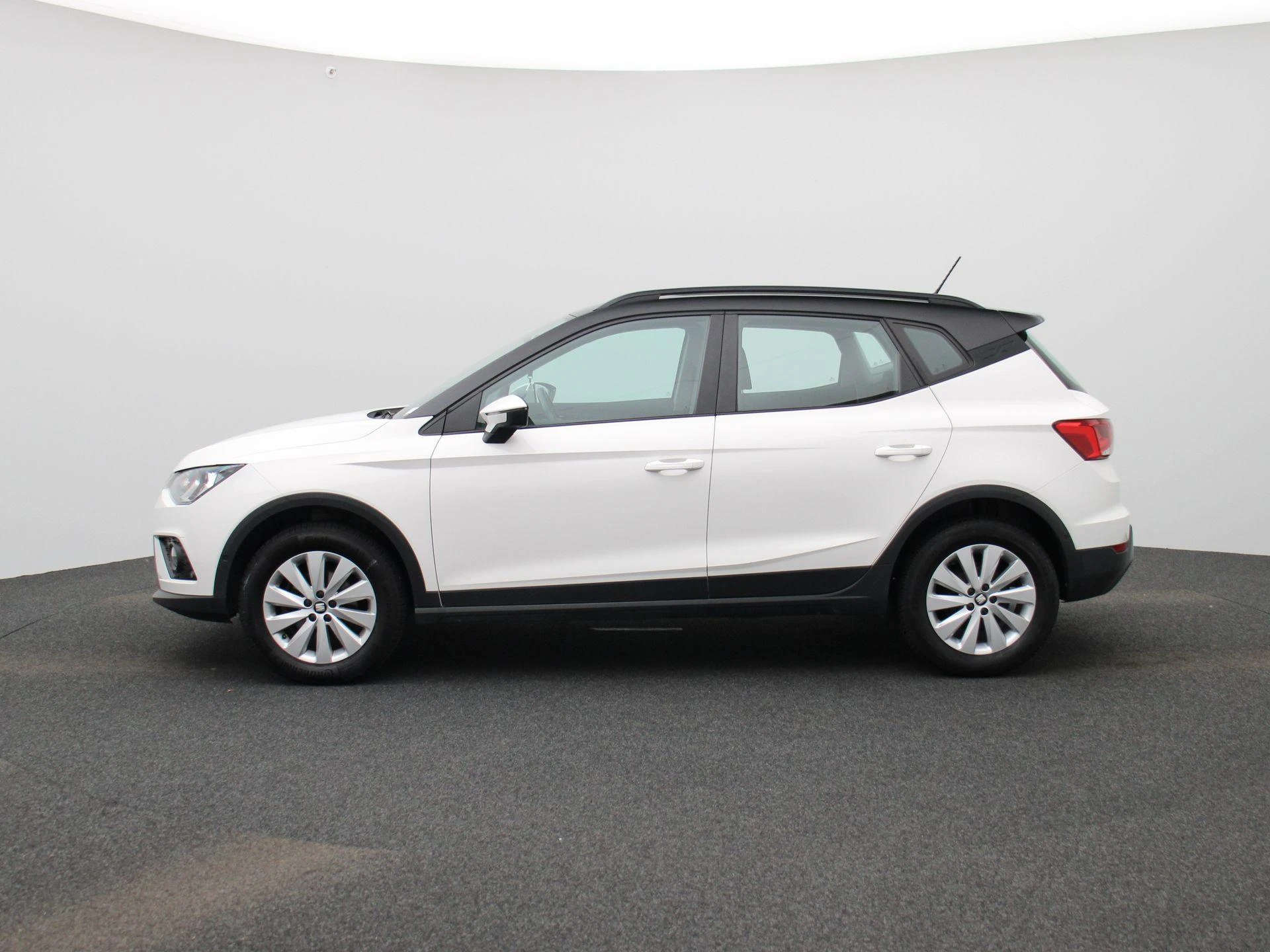 SEAT-Arona-image-3
