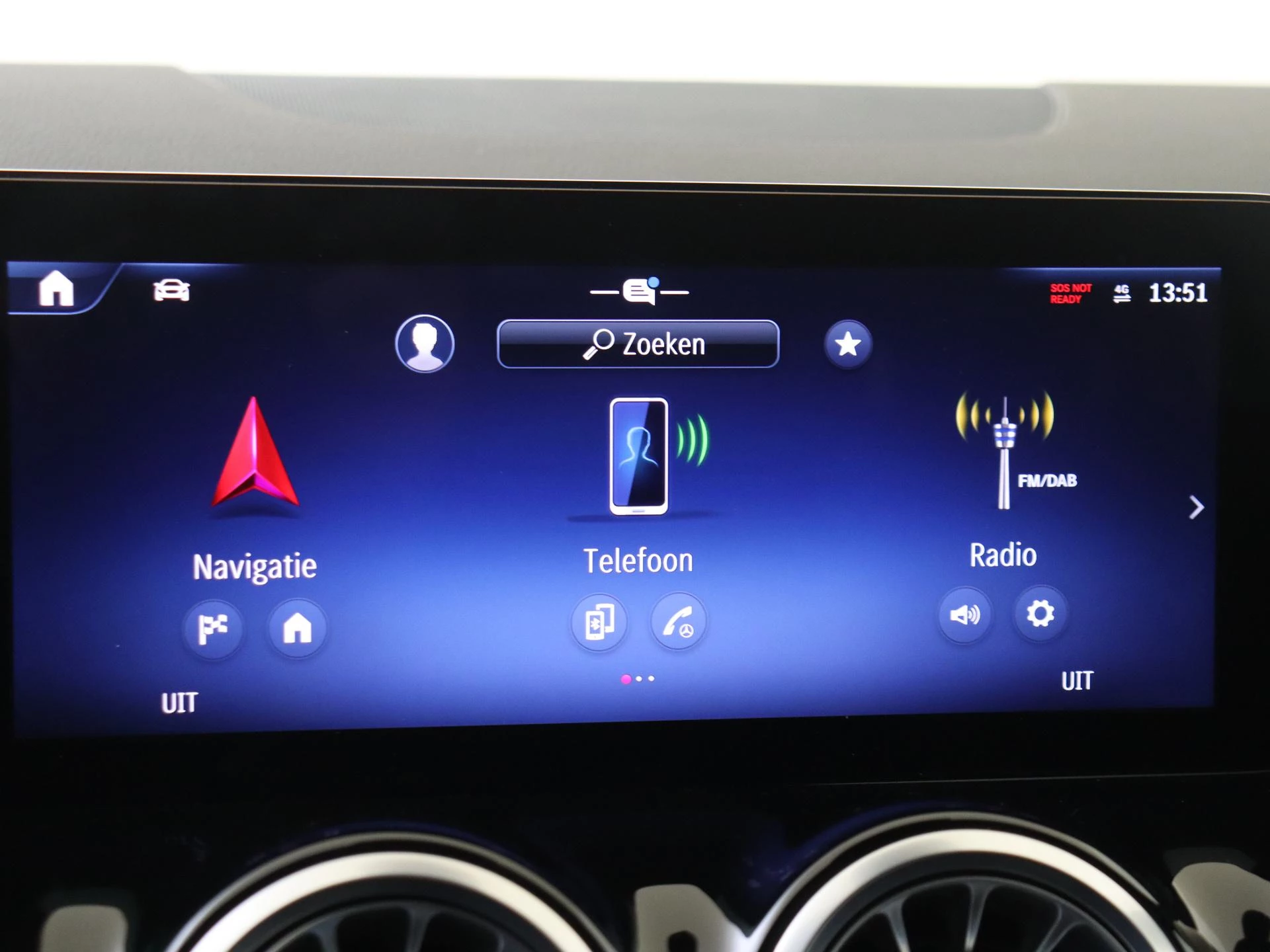 Mercedes-Benz-GLA-image-15