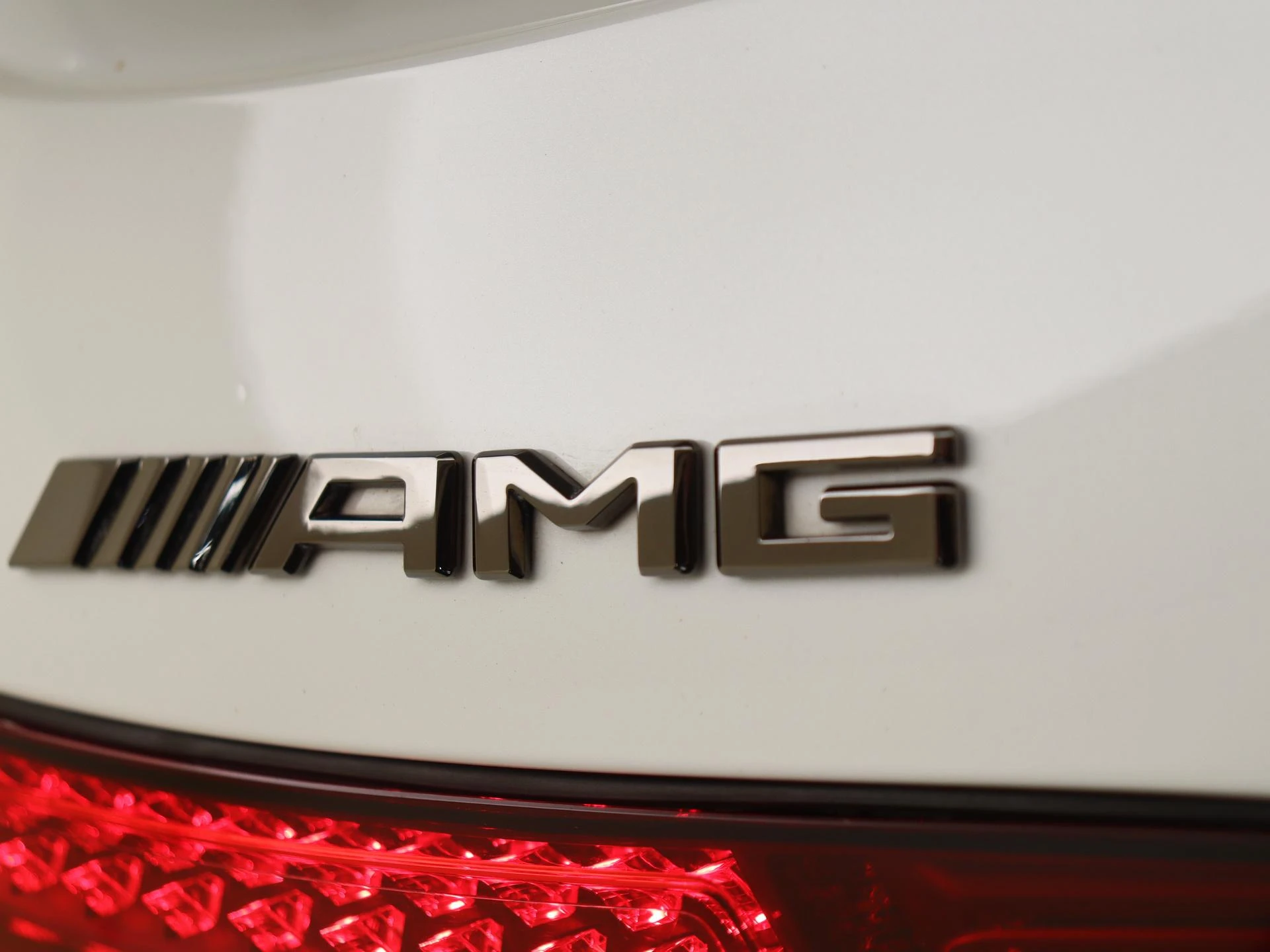Mercedes-Benz-SL-image-35