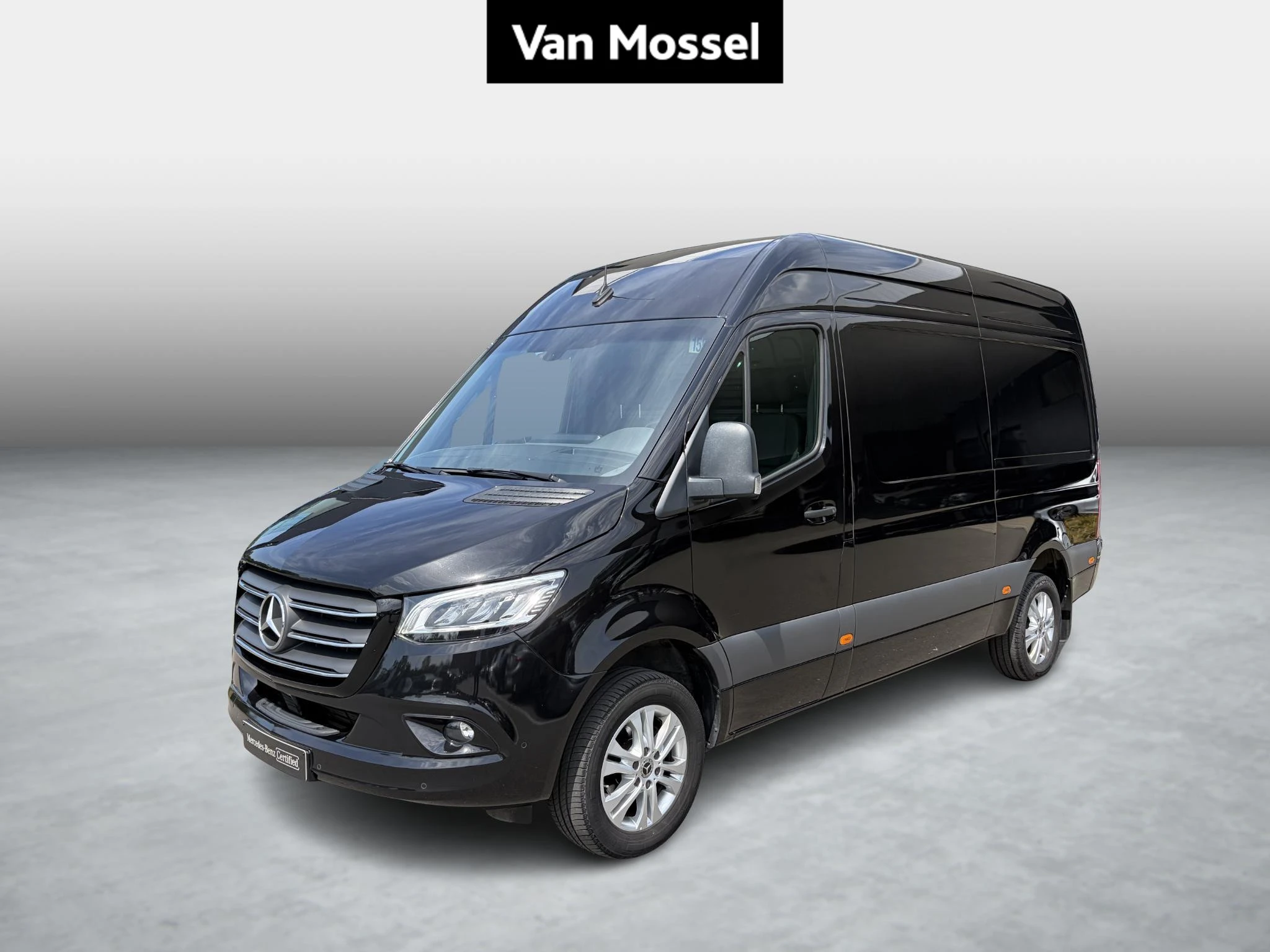 Mercedes-Benz-Sprinter-image-0