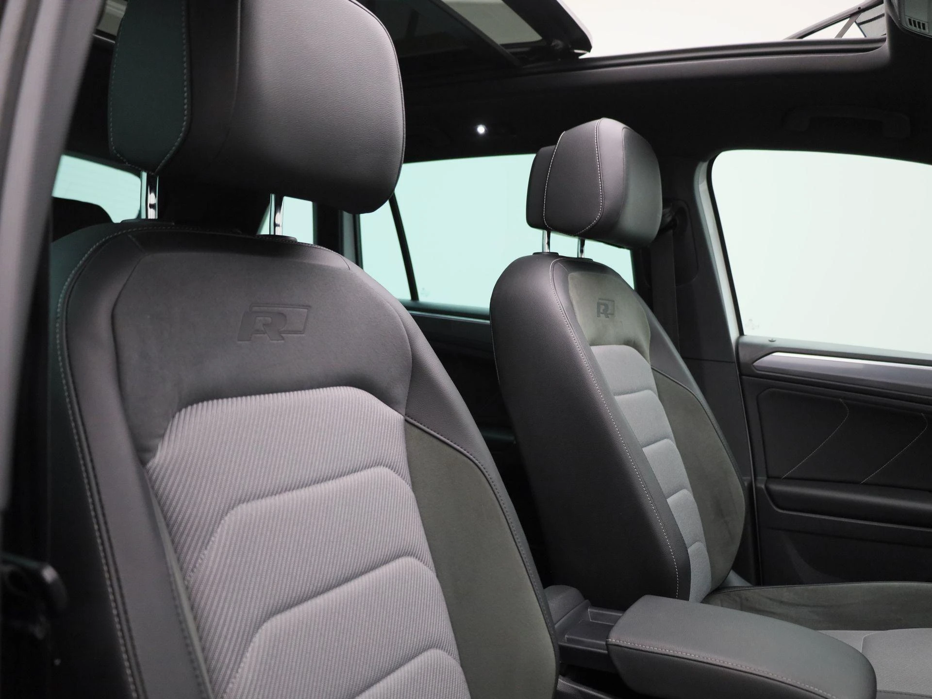 Volkswagen-Tiguan-image-36