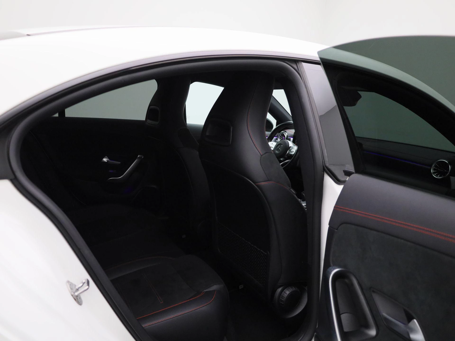 Mercedes-Benz-CLA-image-31