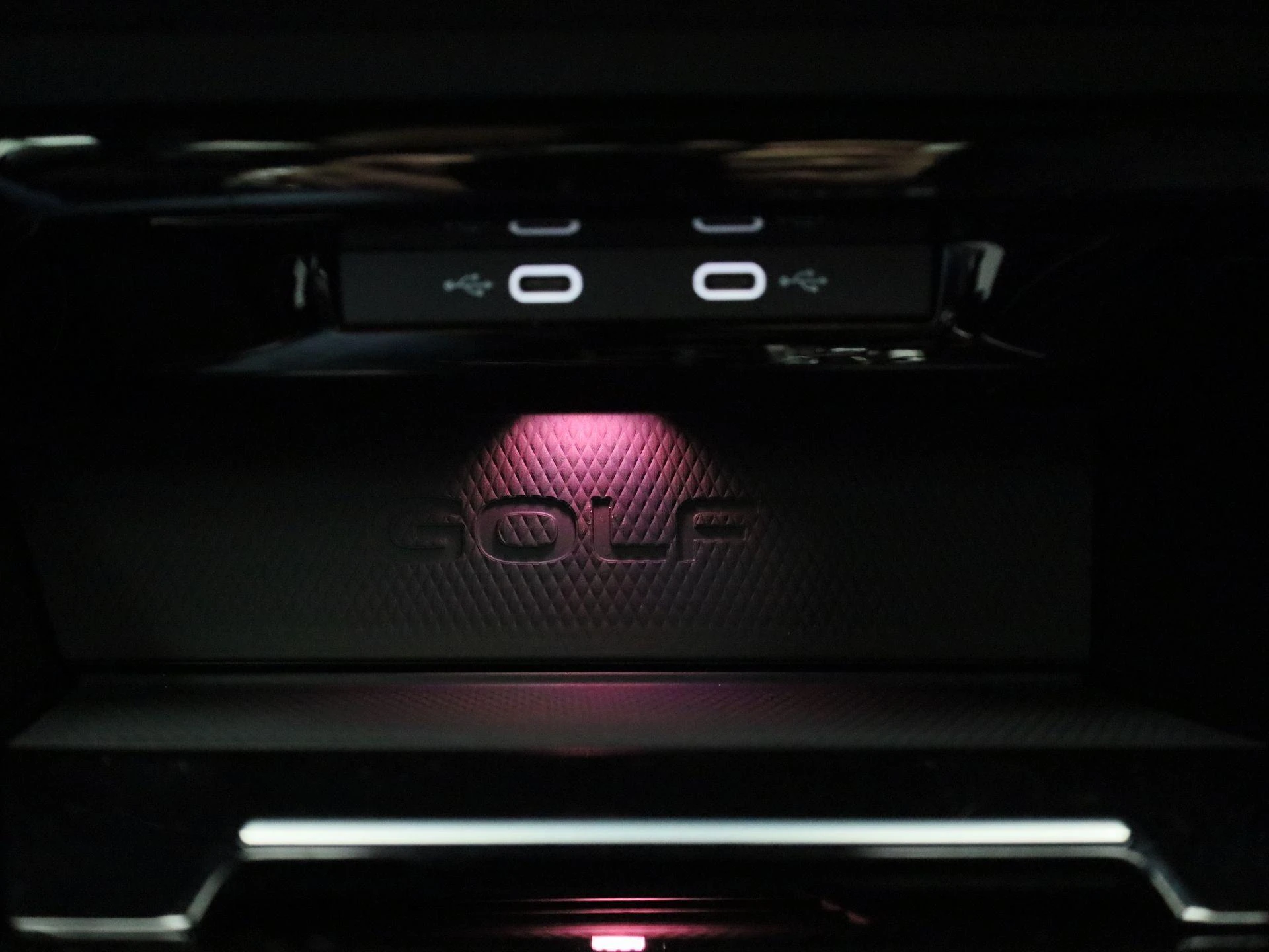 Volkswagen-Golf-image-25