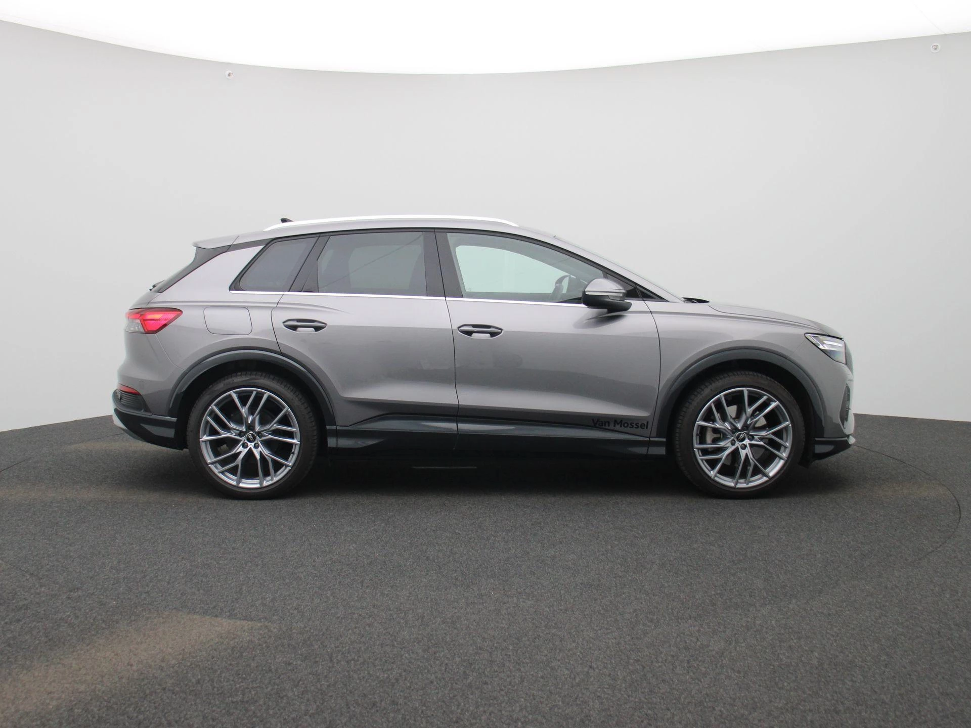 Audi-Q4 e-tron-image-5