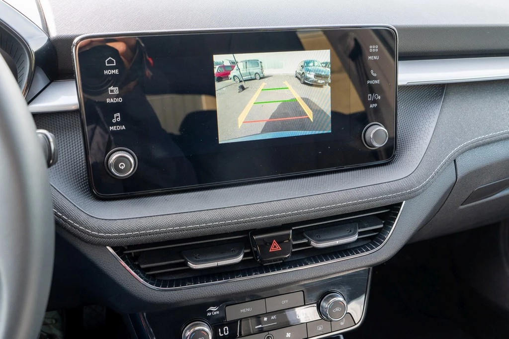 Škoda Fabia 1.0 TSI DSG Tour Rear-View, SmartLink