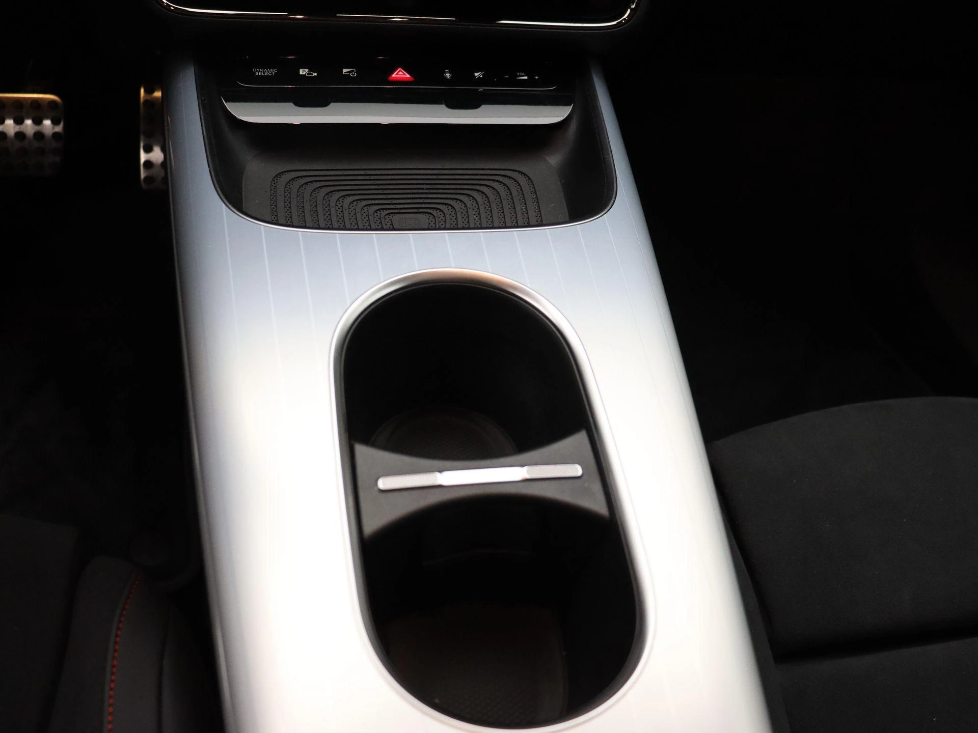 Mercedes-Benz-CLA-image-13