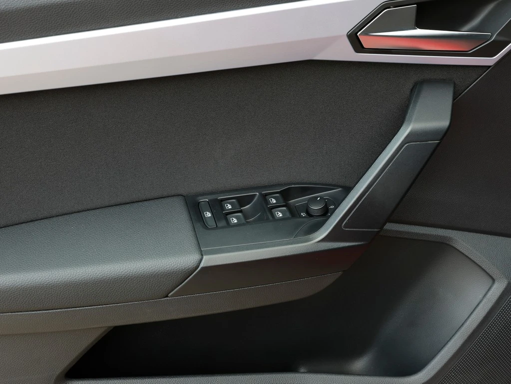 SEAT-Arona-image-14