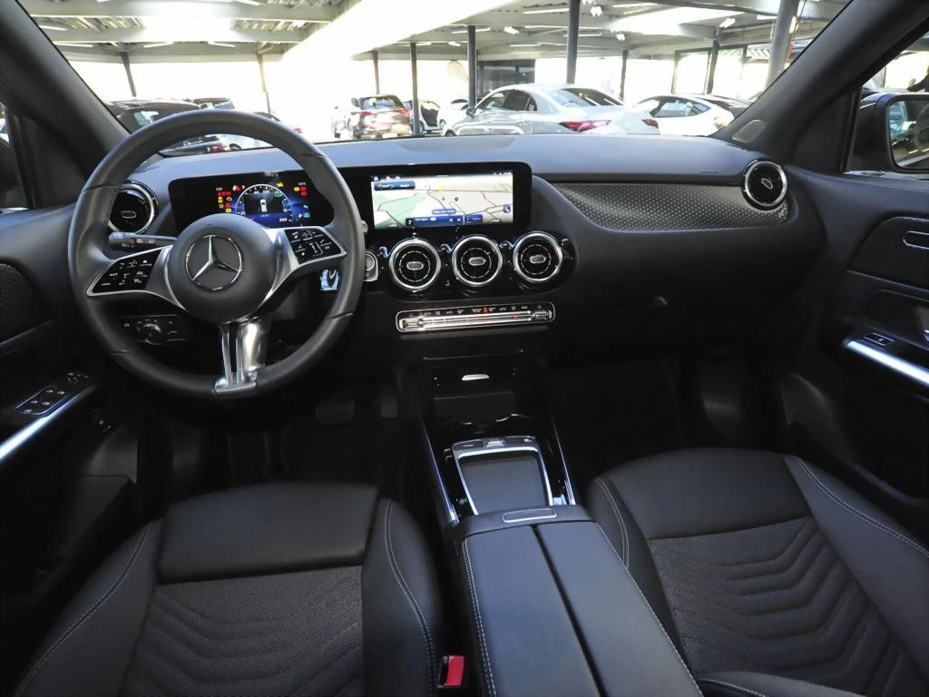 Mercedes-Benz-GLA 200 d-image-12