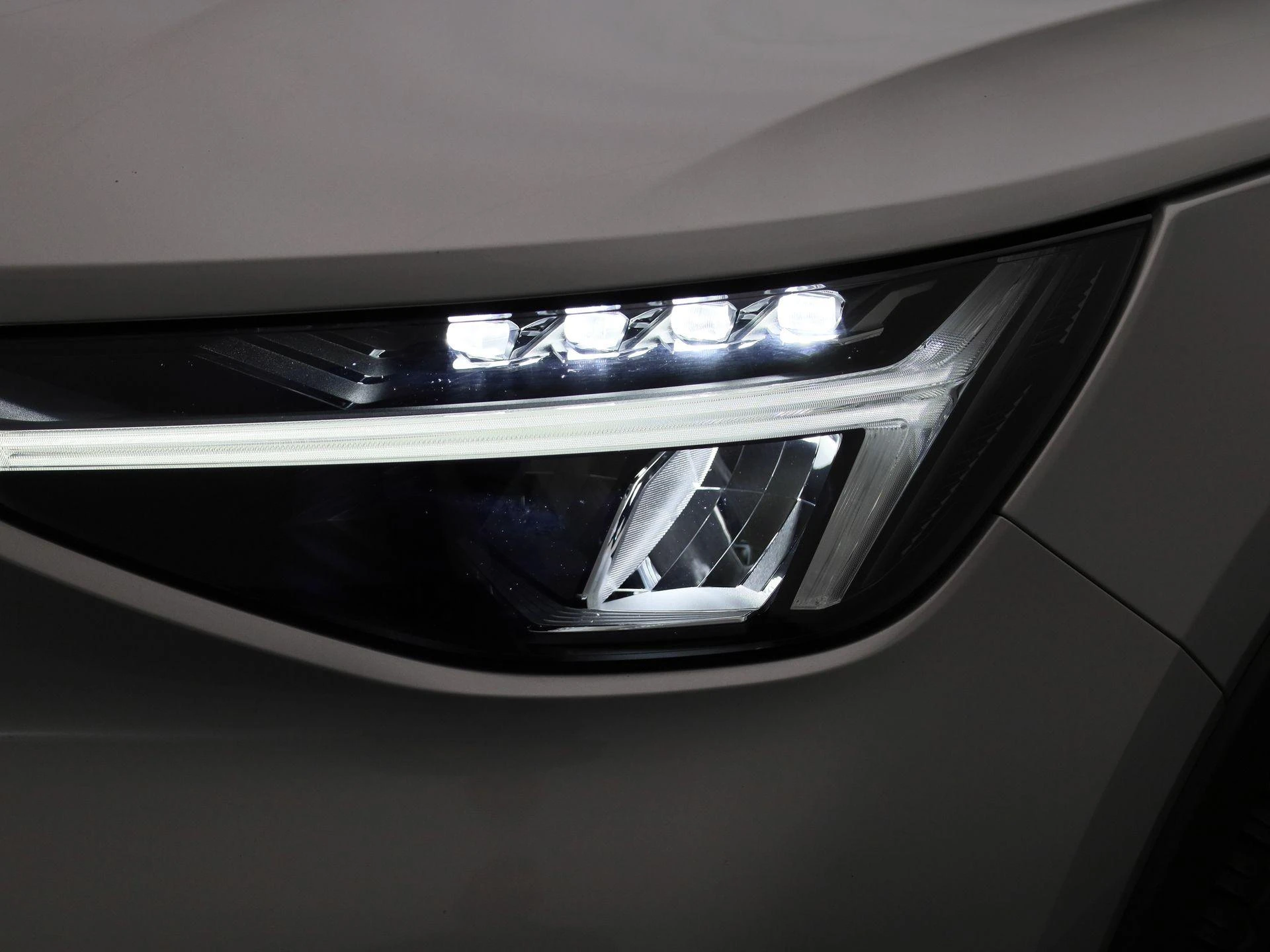 Volvo-C40-image-19