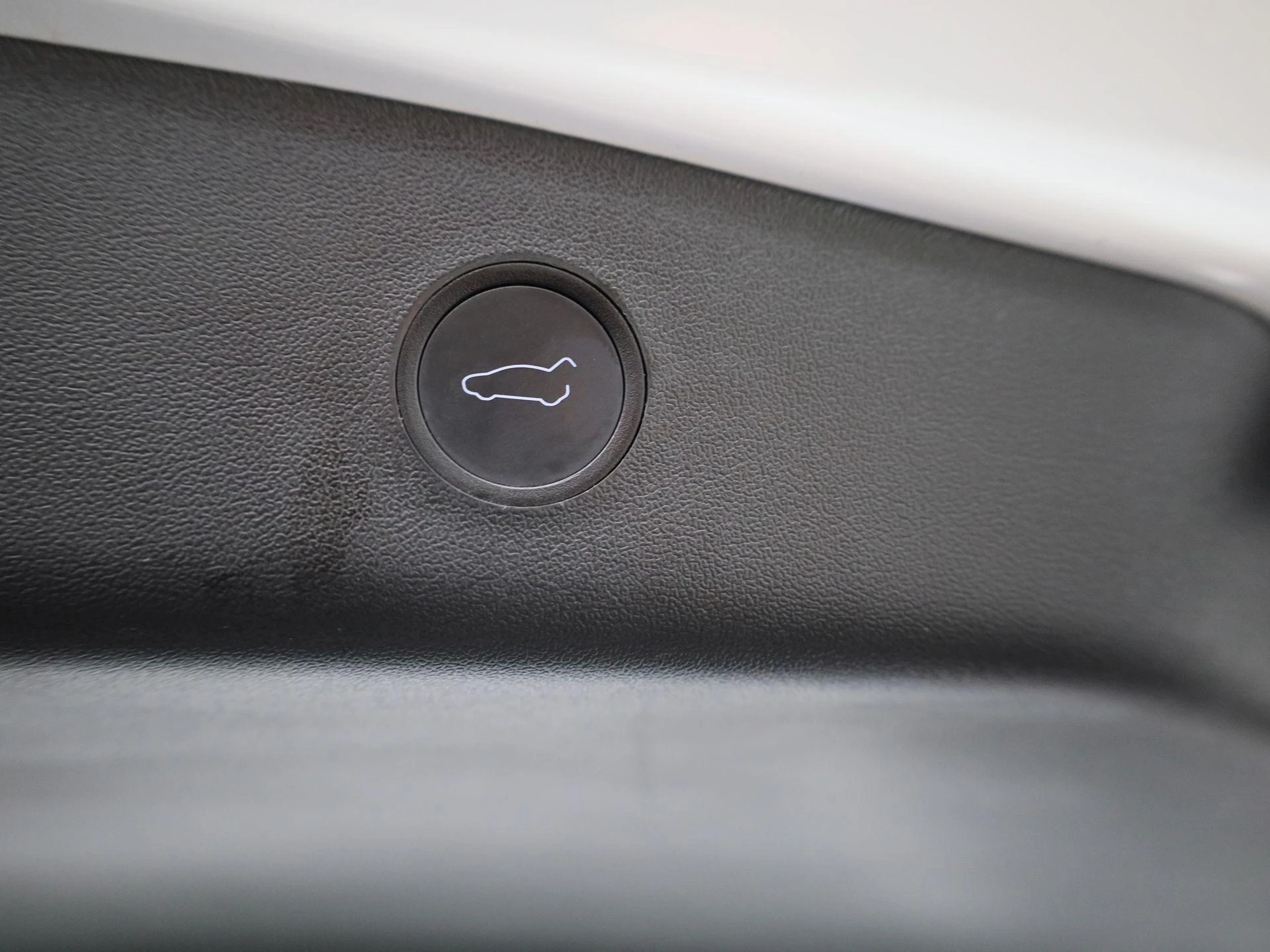 Tesla-Model 3-image-12