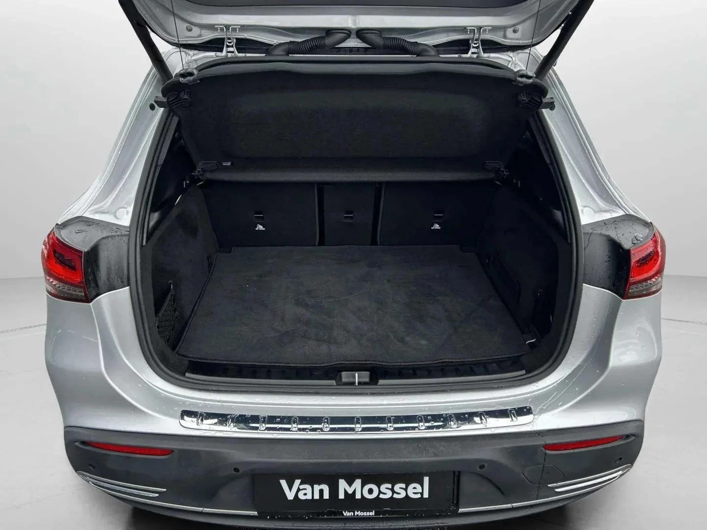 Mercedes-Benz-EQA-image-20