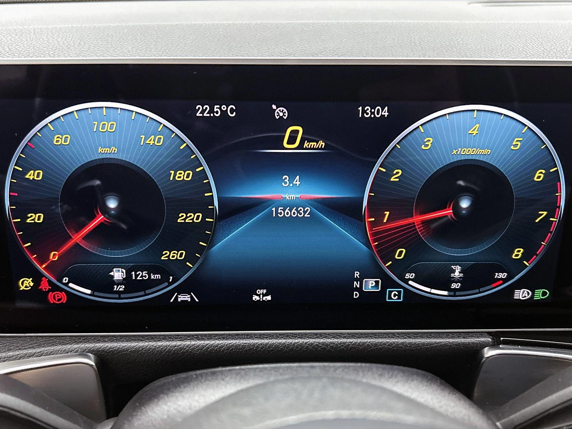 Mercedes-Benz-GLB-image-25