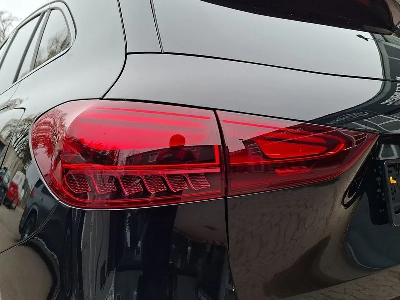 Mercedes-Benz GLA 180 d AMG KAMERA DISTRO AHK SHZ LED NIGHT AMG Line