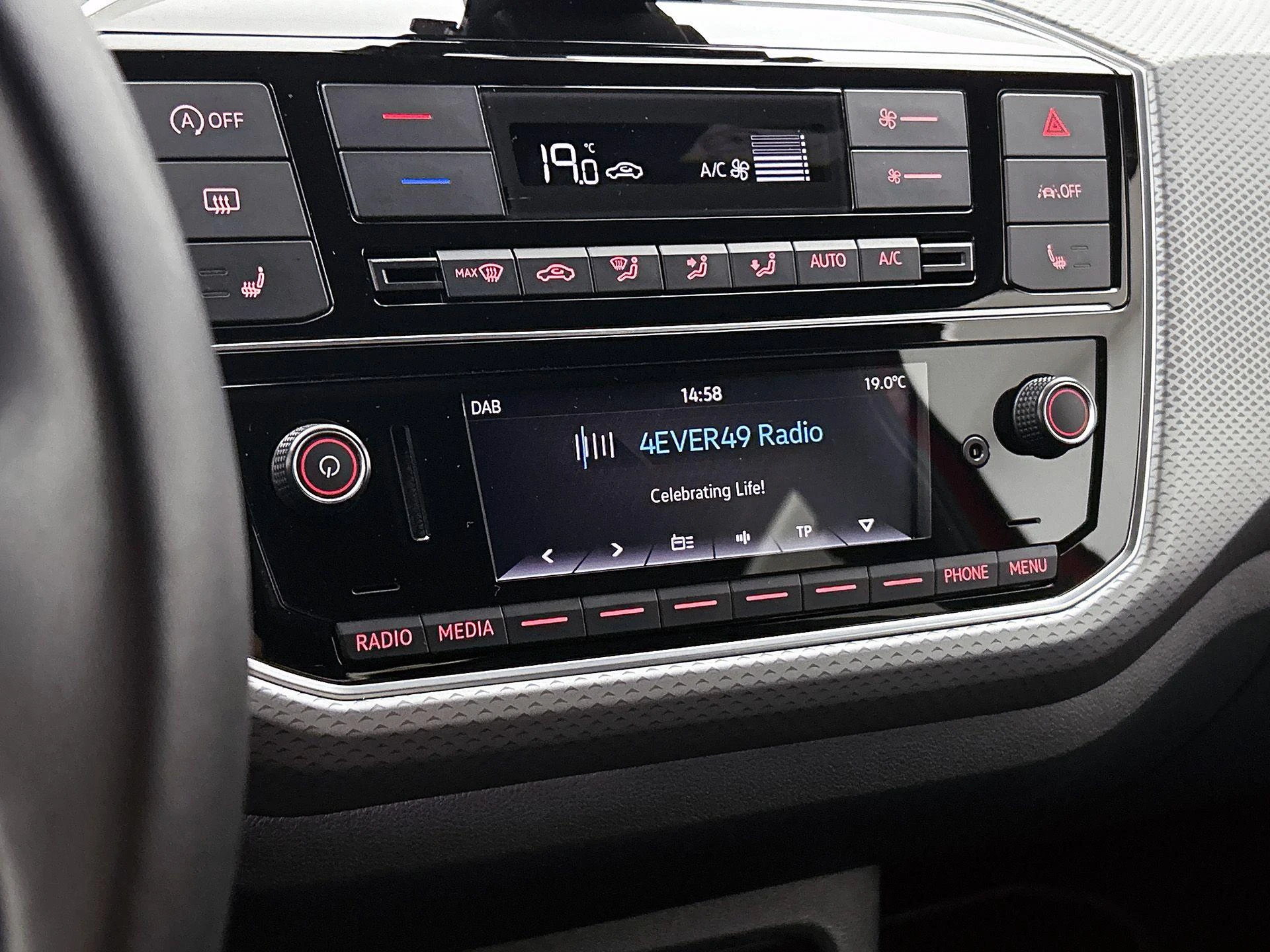 Volkswagen-up!-image-6
