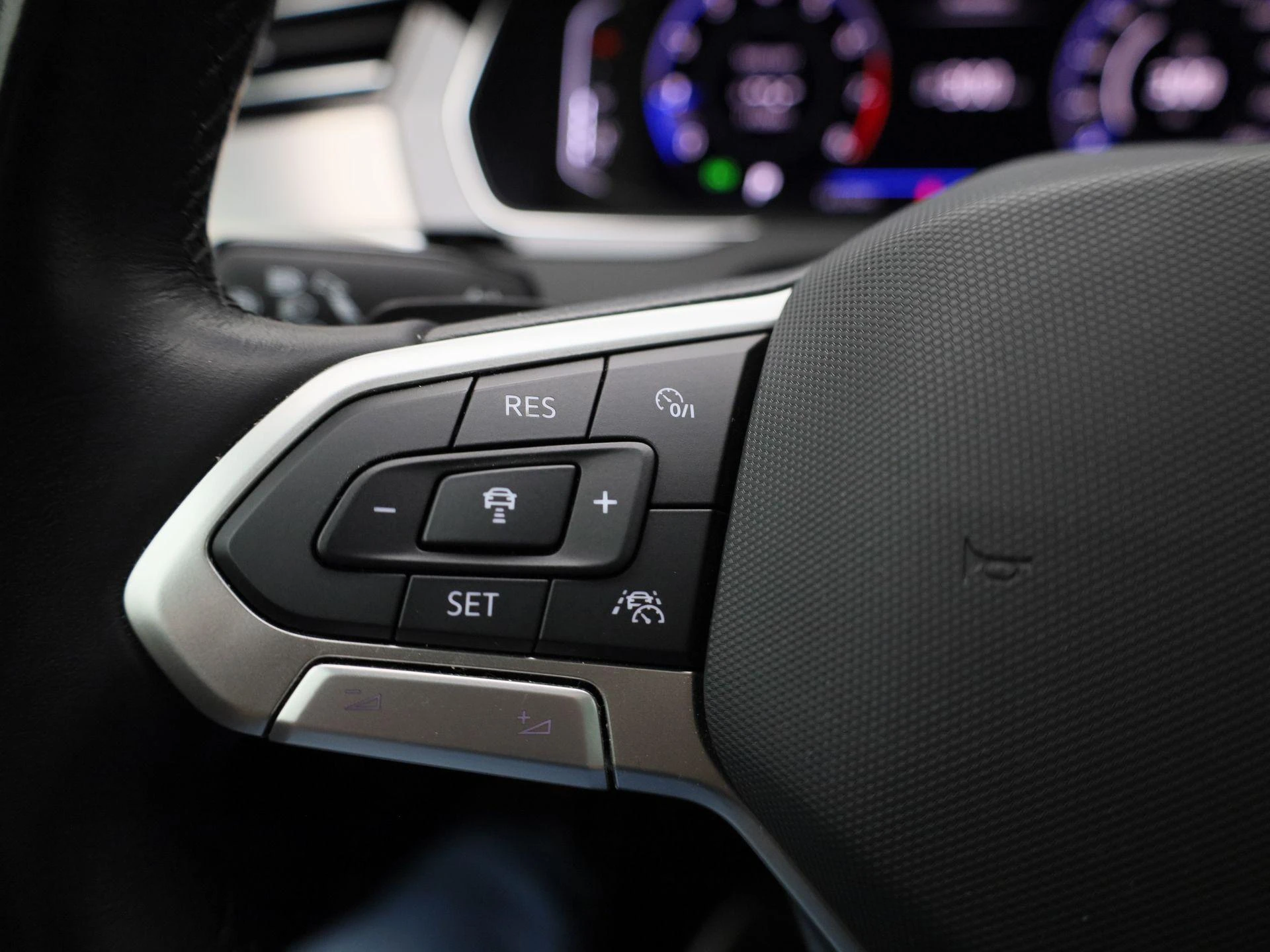 Volkswagen-Passat-image-19