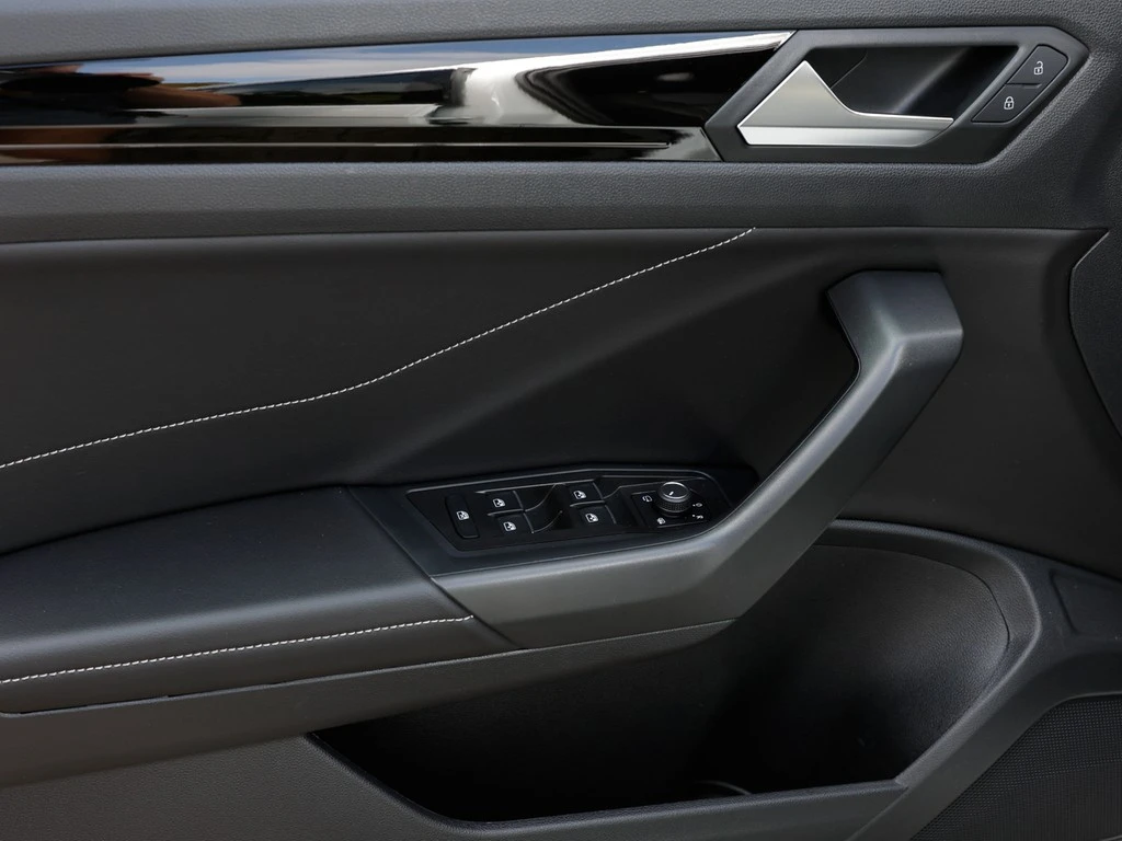 Volkswagen-T-Roc-image-14