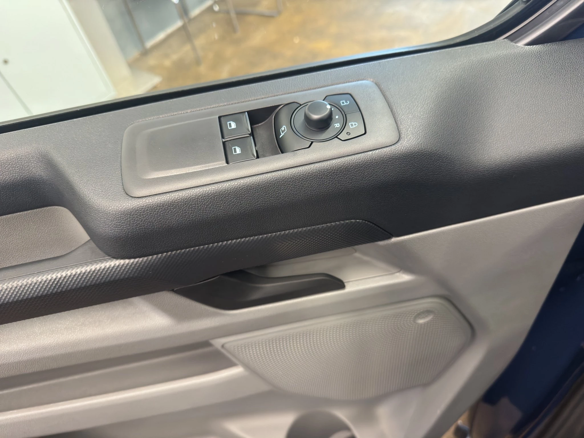 Ford-Transit Custom-image-15