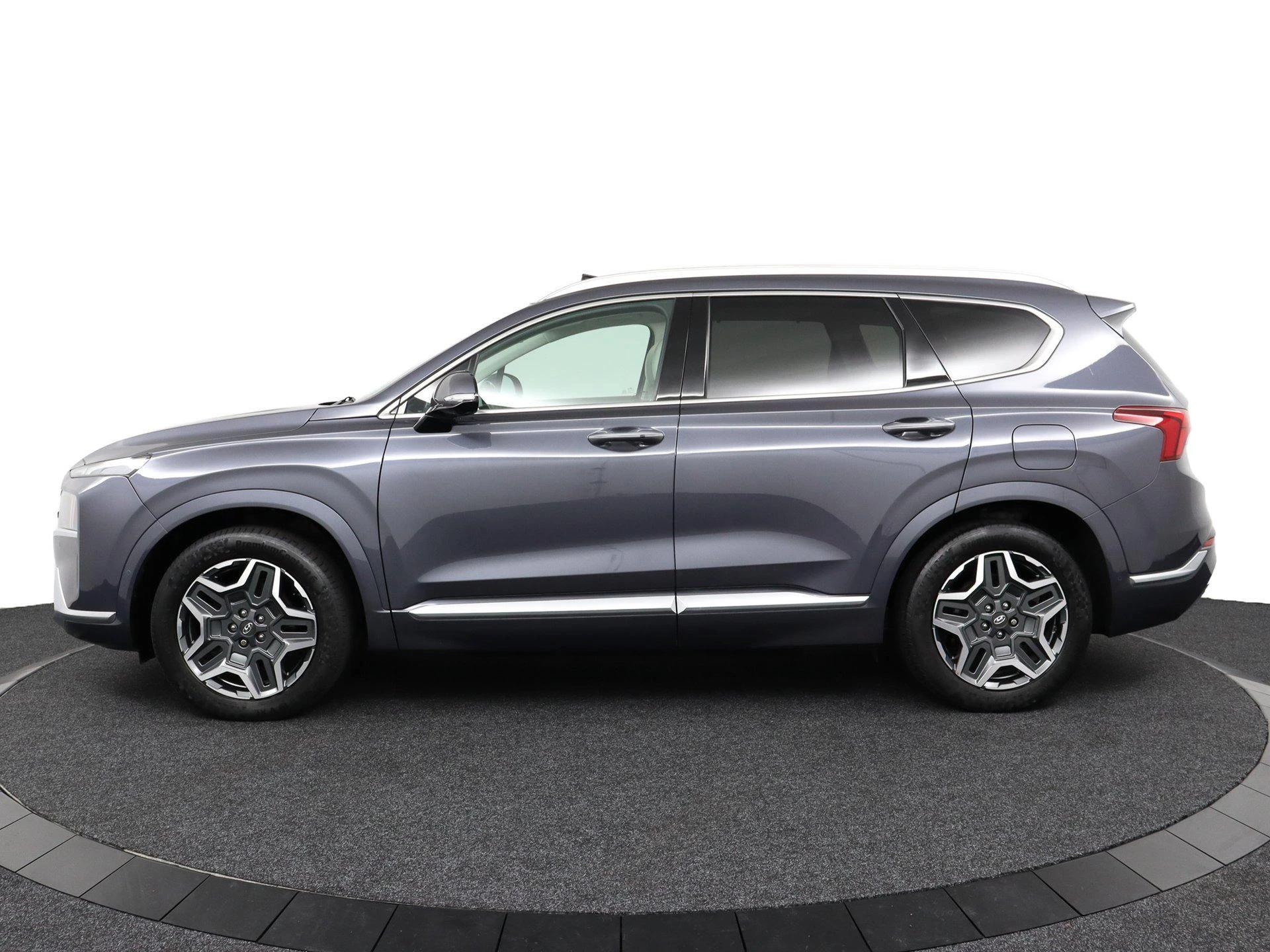 Hyundai-Santa Fe-image-3