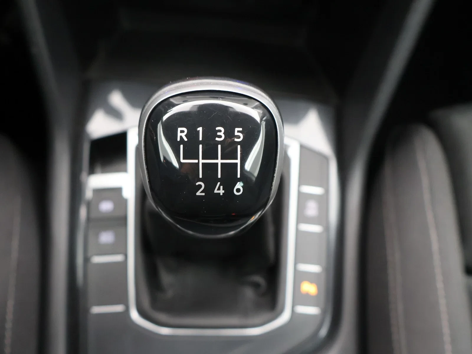 Volkswagen-Tiguan-image-19