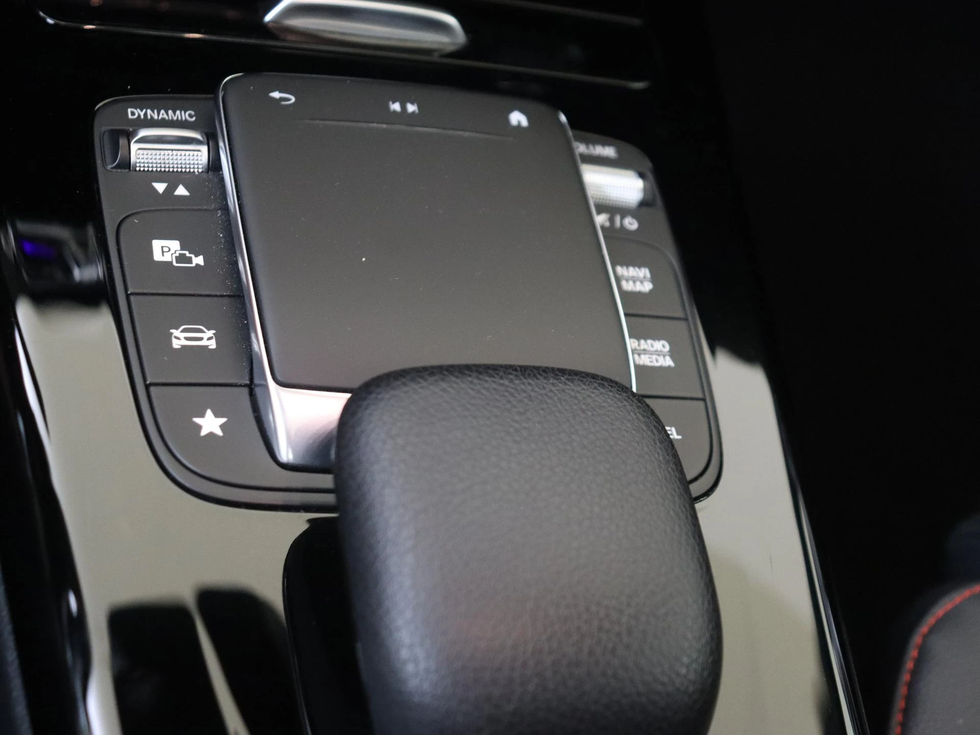 Mercedes-Benz-CLA-image-20