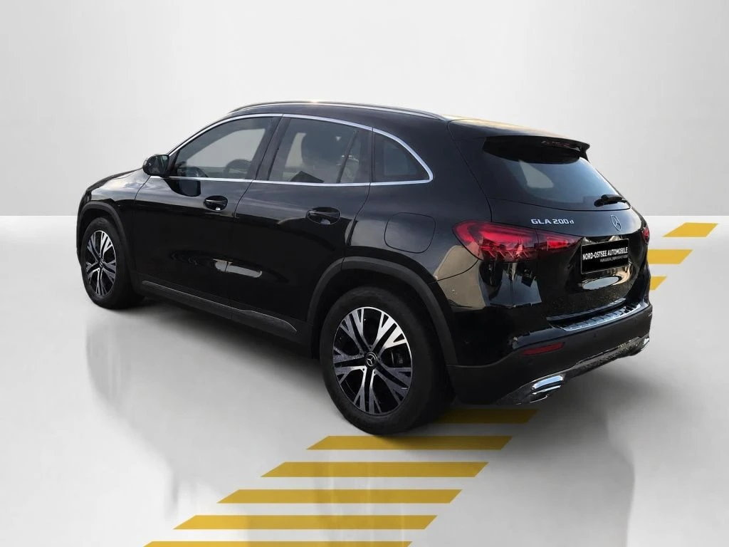 Mercedes-Benz-GLA 200 d-image-12